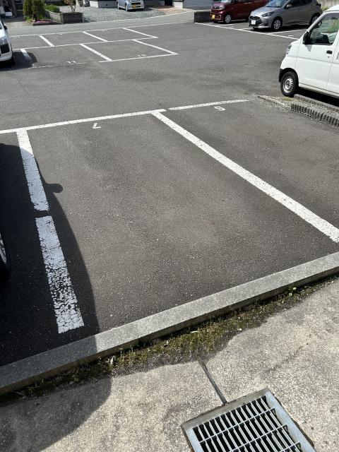 プレミール(24332)の外観・駐車場イメージ1枚目