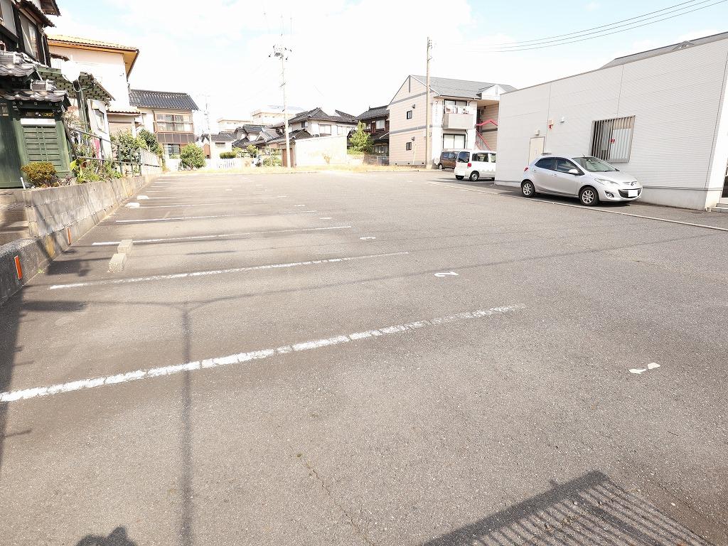 浜坂4丁目青木駐車場の外観・駐車場イメージ1枚目