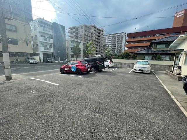 前田ガレージ貸家前の外観・駐車場イメージ2枚目