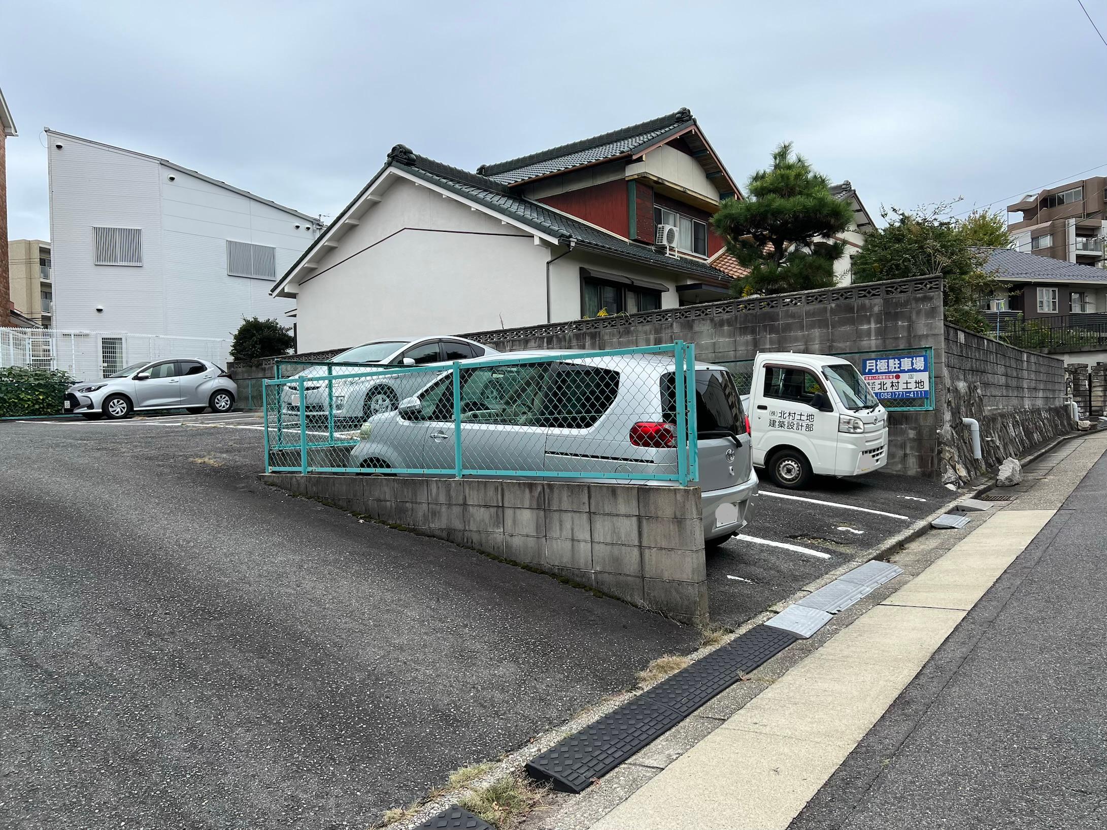 ロイヤル駐車場の外観・駐車場イメージ3枚目