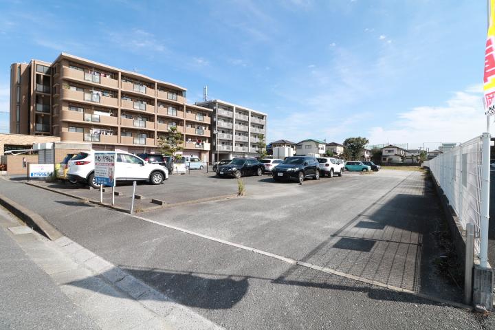 クレセントN外部駐車場の外観・駐車場イメージ1枚目