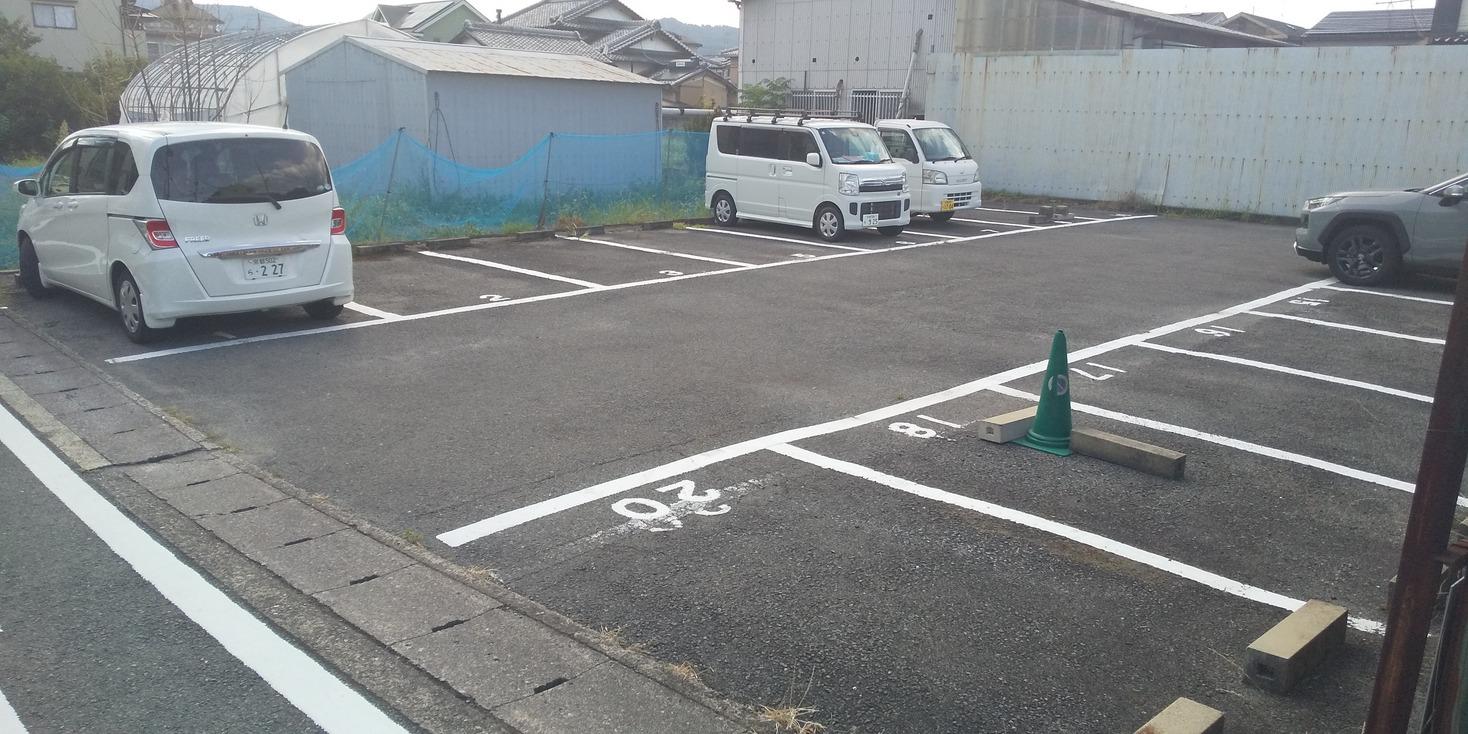 安田ガレージの外観・駐車場イメージ1枚目