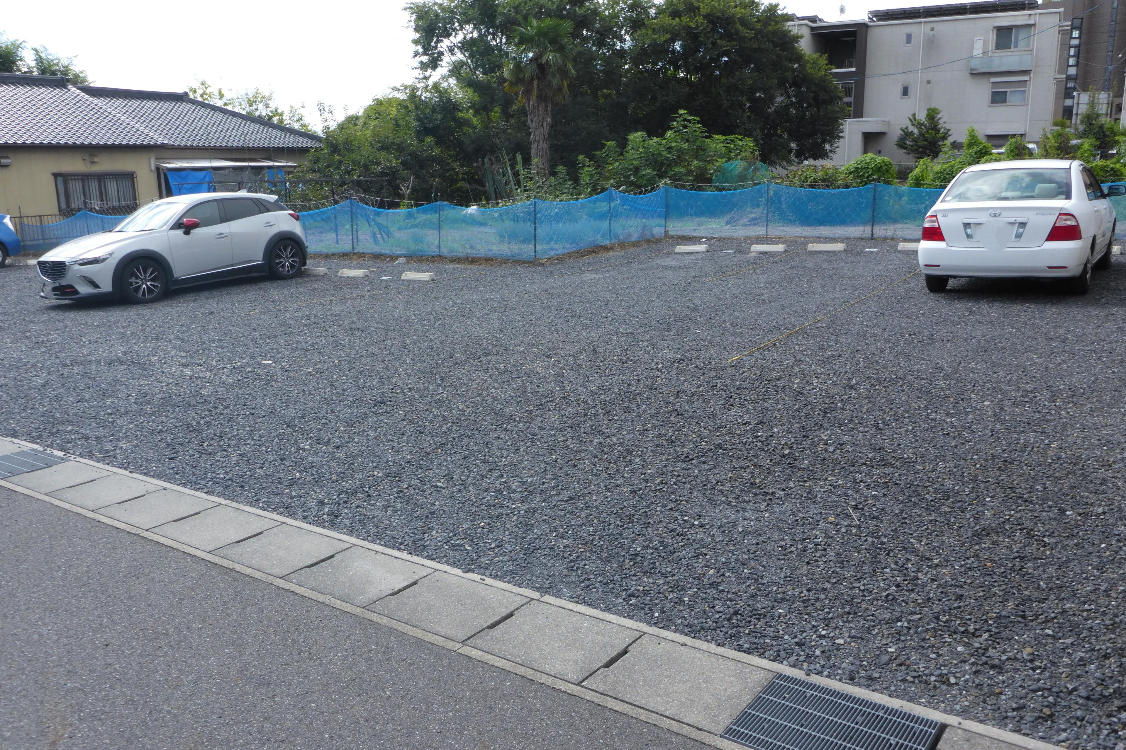 320140の外観・駐車場イメージ2枚目