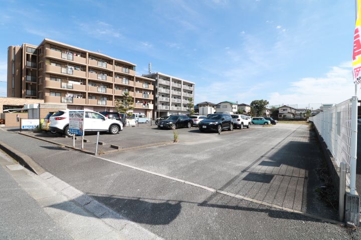 クレセントN外部駐車場の外観・駐車場イメージ1枚目