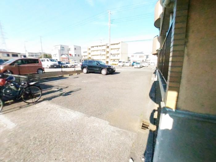 山本マンションの外観・駐車場イメージ3枚目