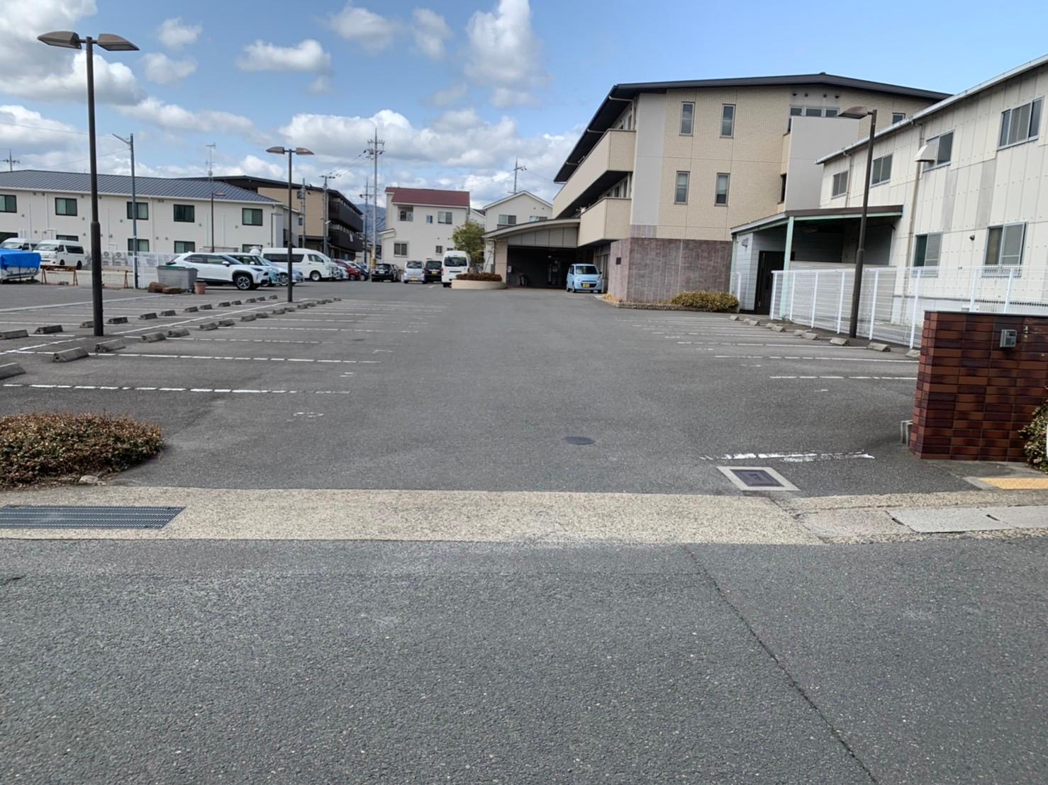 黒川ガレージ（舗装）の外観・駐車場イメージ1枚目