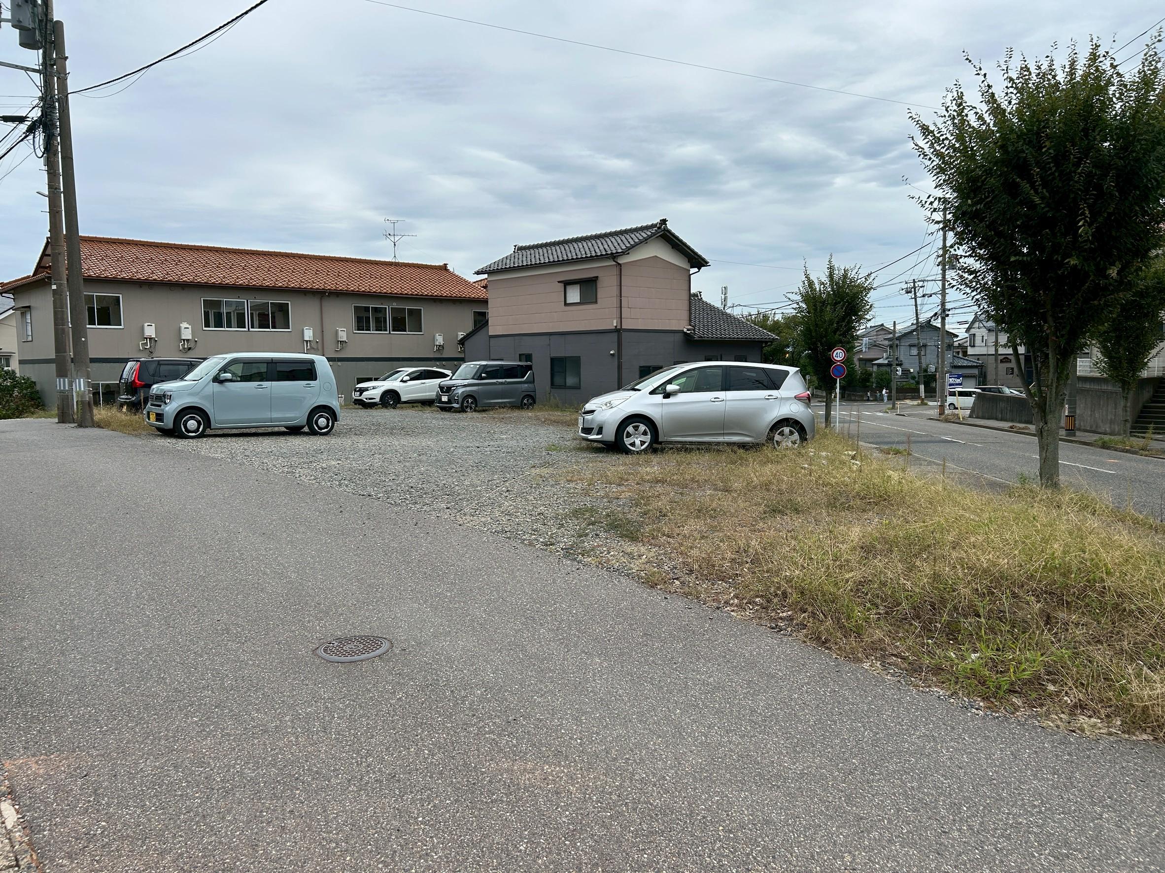32.佐山Ａガレージの外観・駐車場イメージ3枚目
