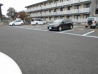 クイーンハイツ小山(38843)の外観・駐車場イメージ1枚目