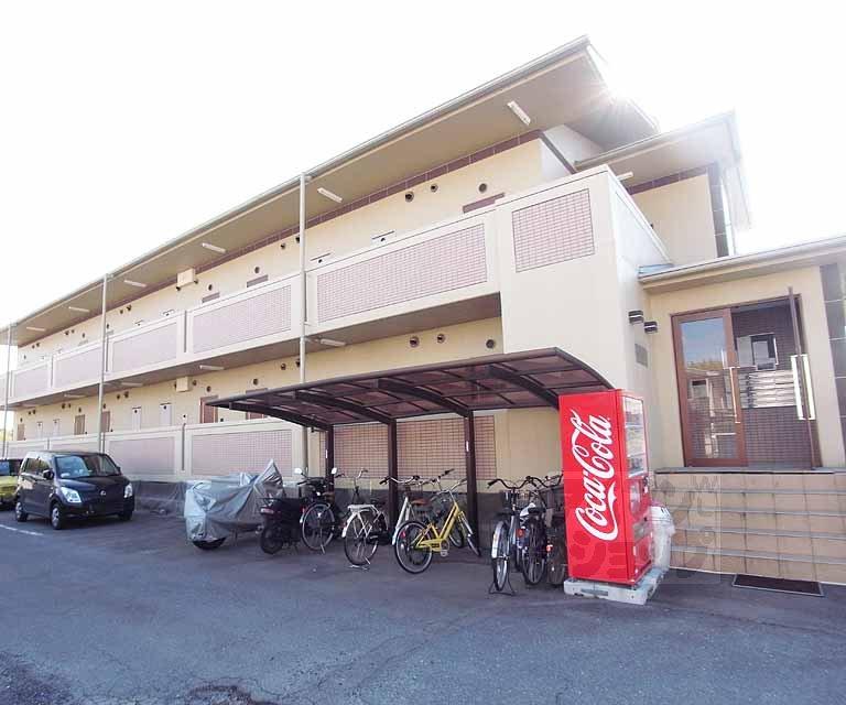 深草鞍ケ谷ガレージの外観・駐車場イメージ1枚目