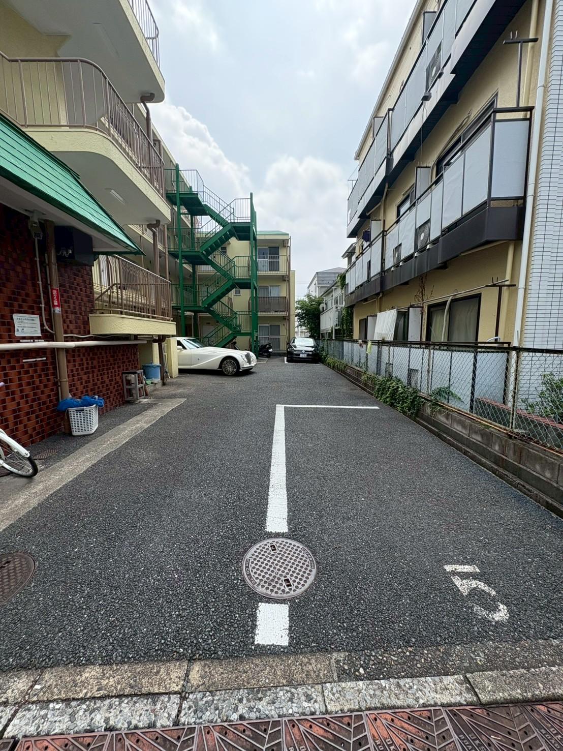 サンビルディスの外観・駐車場イメージ1枚目
