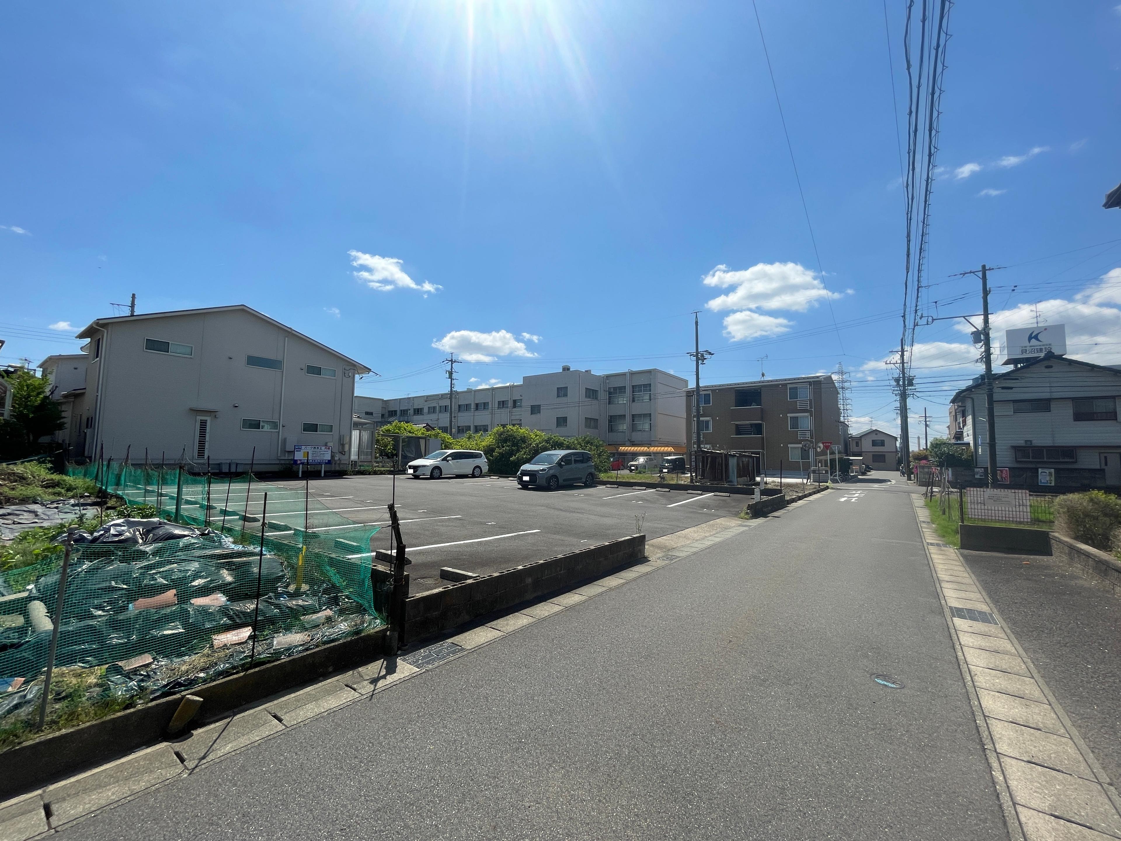パーク西赤土の外観・駐車場イメージ2枚目