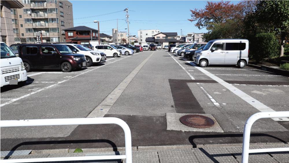 牛島本町1丁目月極駐車場の外観・駐車場イメージ1枚目