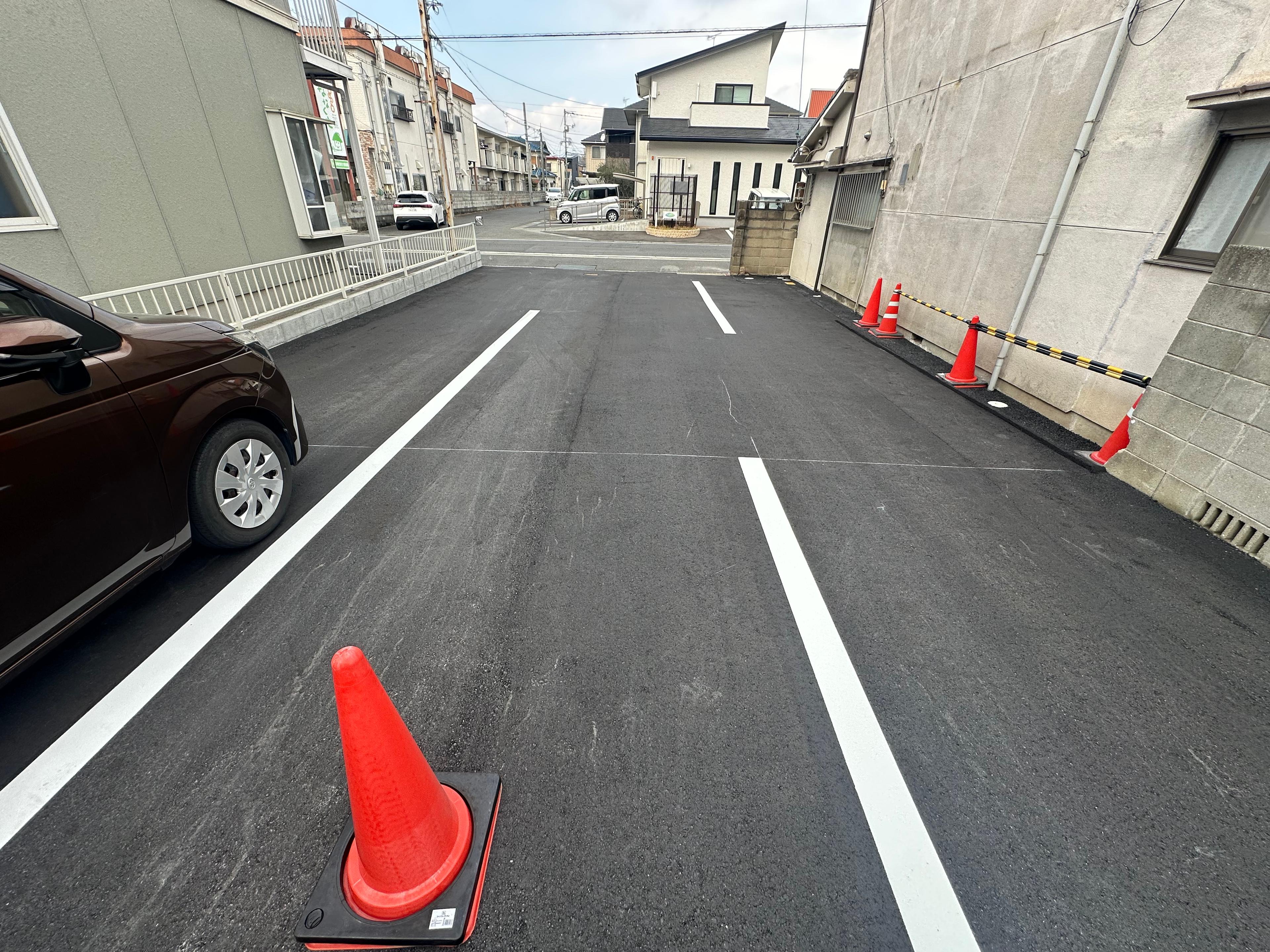 西崎イトウゴフク前駐車場の外観・駐車場イメージ2枚目