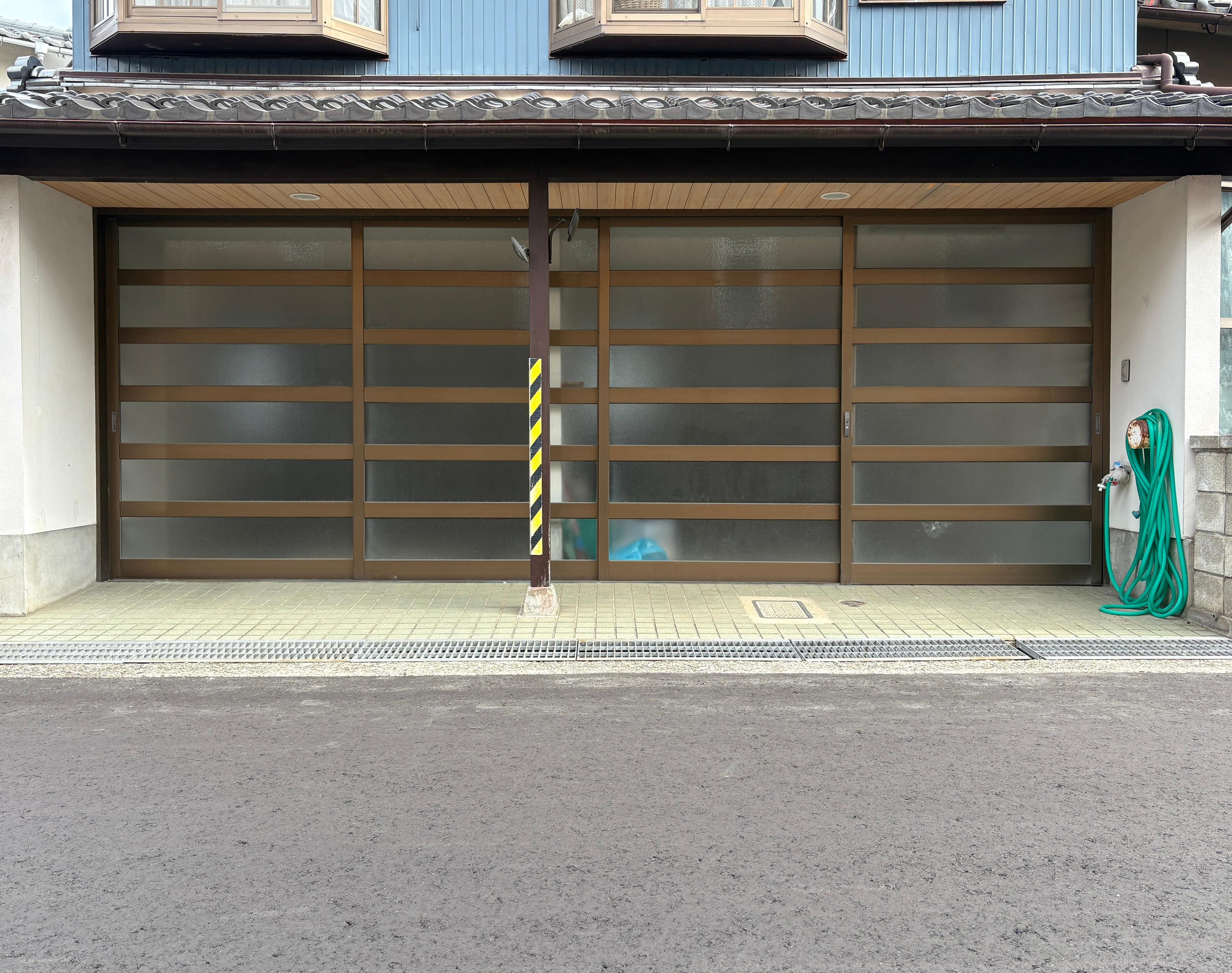 東長江町Tガレージの外観・駐車場イメージ2枚目