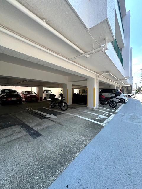 サクラハウス本蓮沼 マンション駐車場の外観・駐車場イメージ2枚目