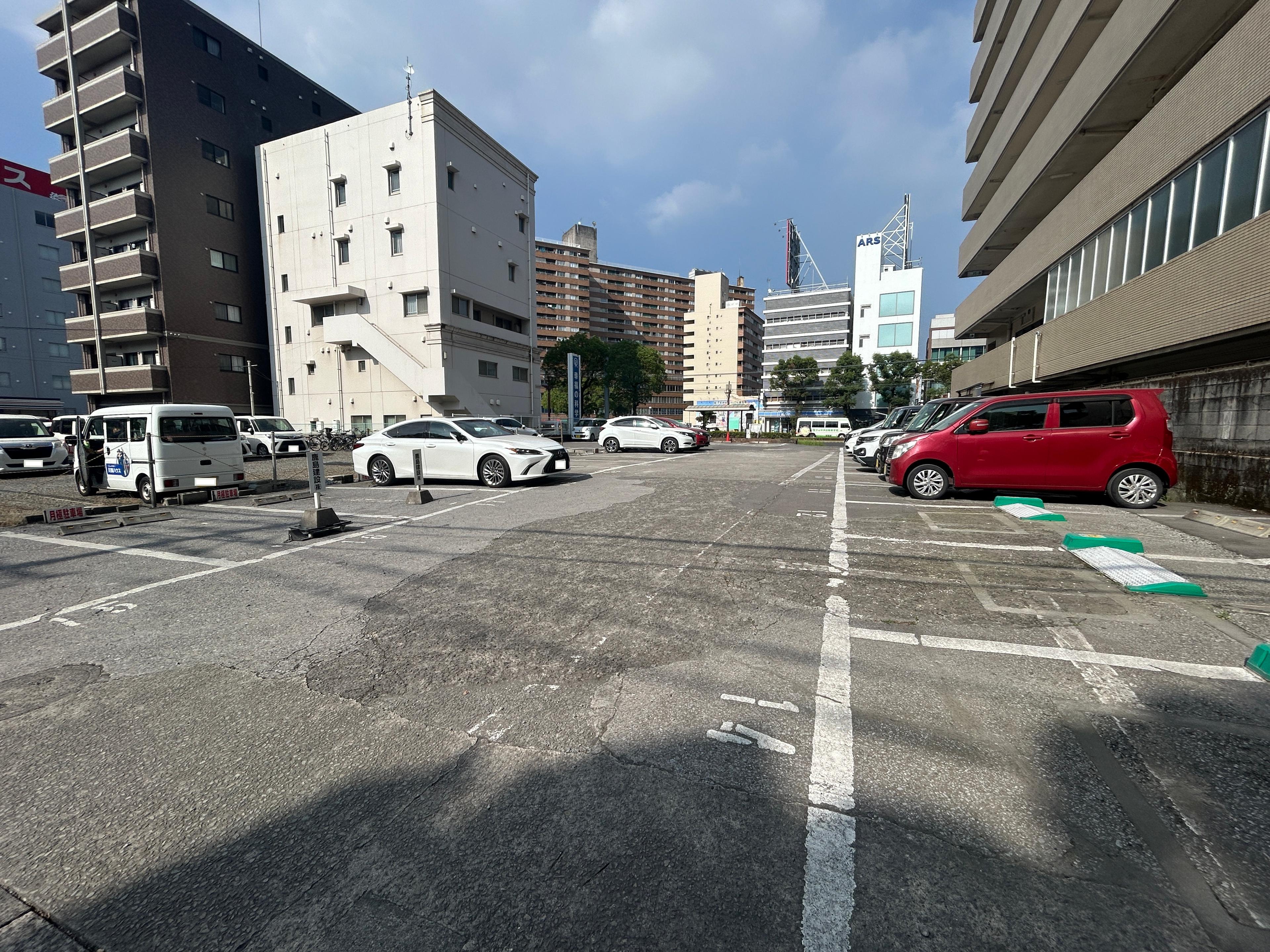 新屋敷内山駐車場の外観・駐車場イメージ2枚目
