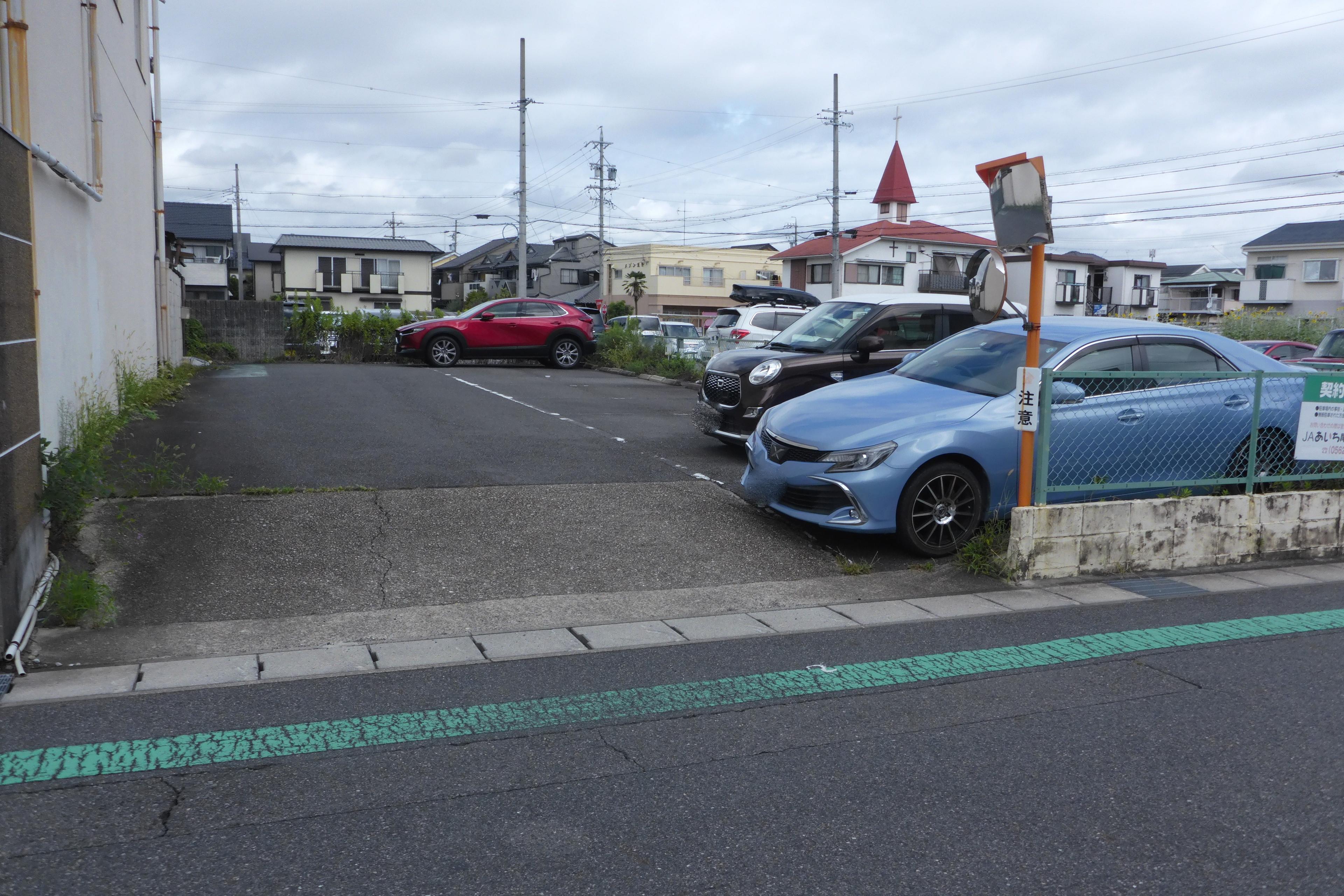 320106の外観・駐車場イメージ1枚目