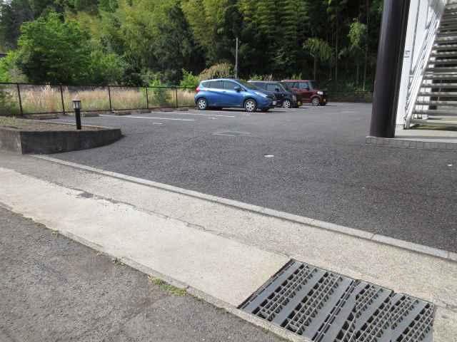 ハーモニーハイツ厚木(16143)の外観・駐車場イメージ1枚目