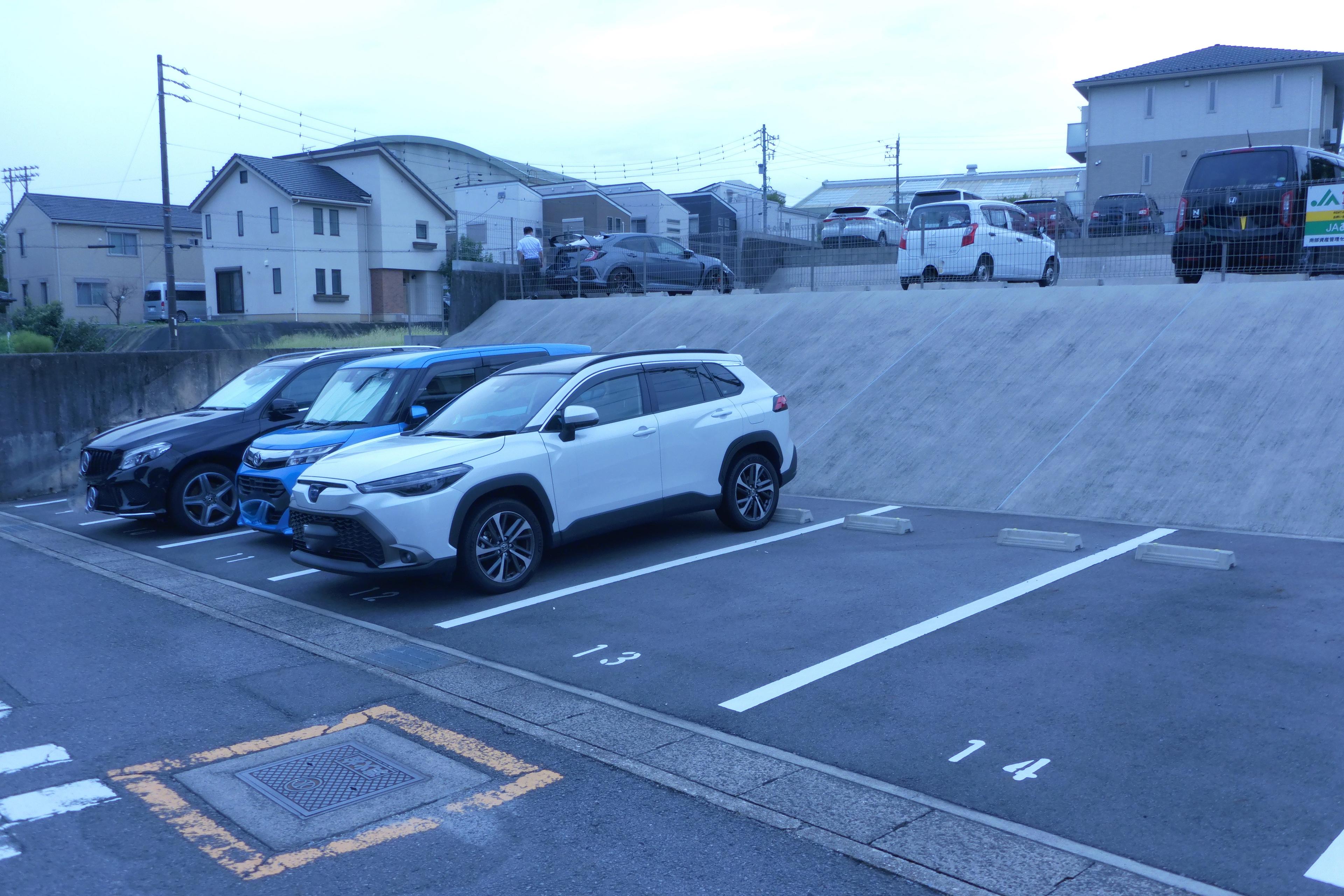 320134の外観・駐車場イメージ1枚目
