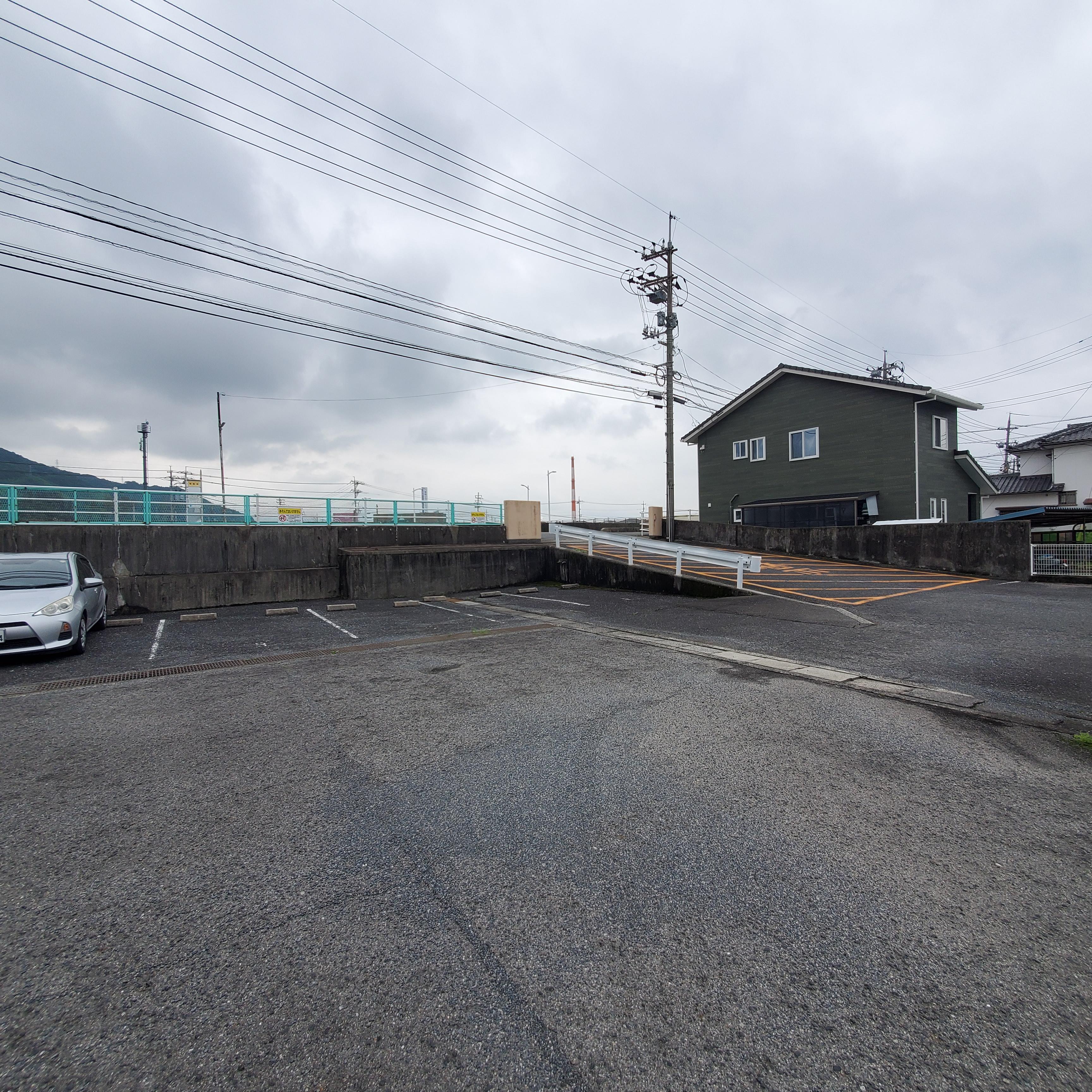 カタヤマ月極駐車場の外観・駐車場イメージ1枚目