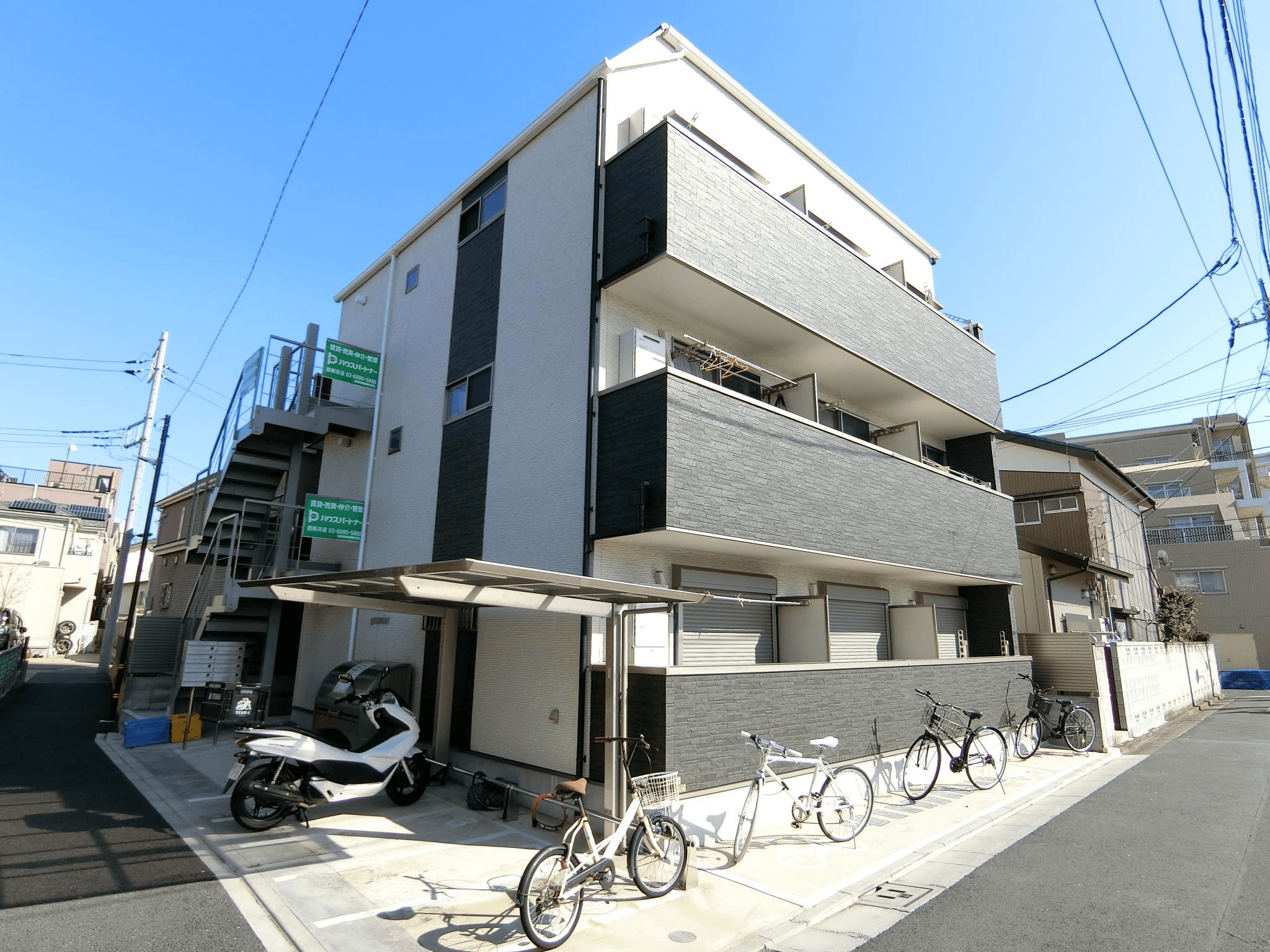 プレミアの外観・駐車場イメージ1枚目