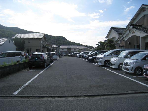 江崎町 懸樋駐車場の外観・駐車場イメージ1枚目