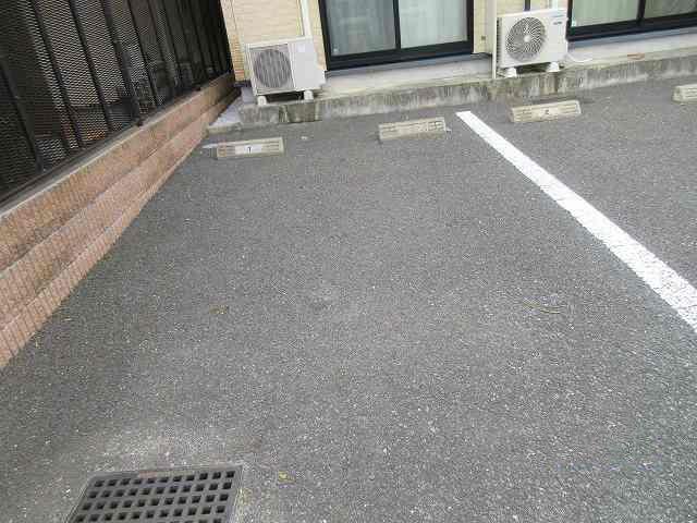 ラボア(31190)の外観・駐車場イメージ1枚目