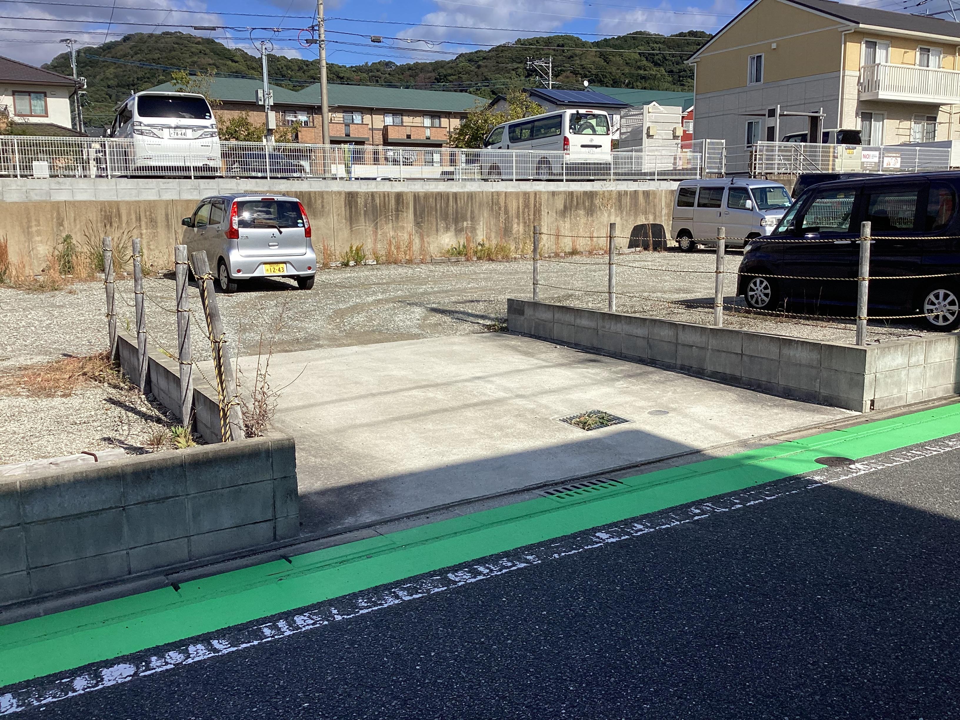 ガレージ山手通りの外観・駐車場イメージ1枚目