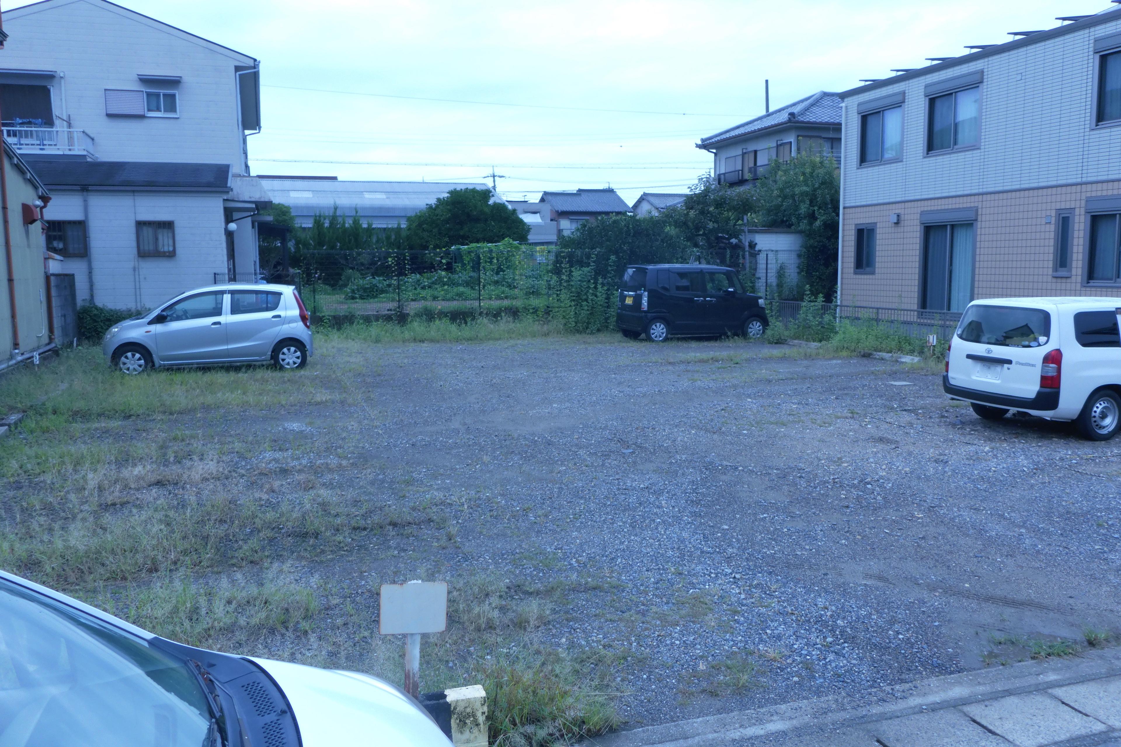 320001の外観・駐車場イメージ2枚目