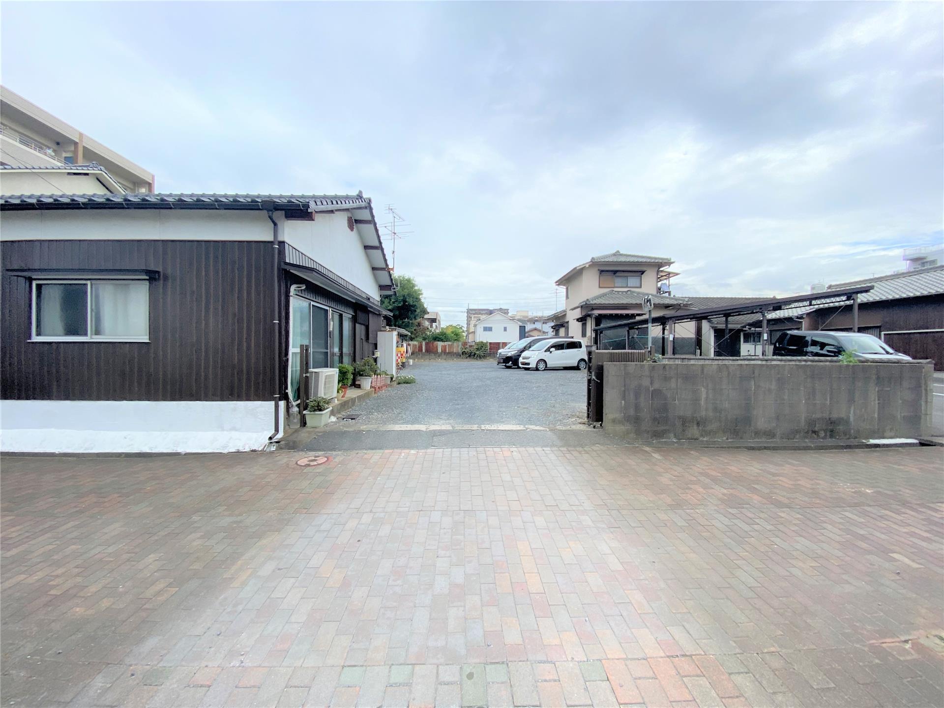 穴生4丁目平川パーキングの外観・駐車場イメージ1枚目