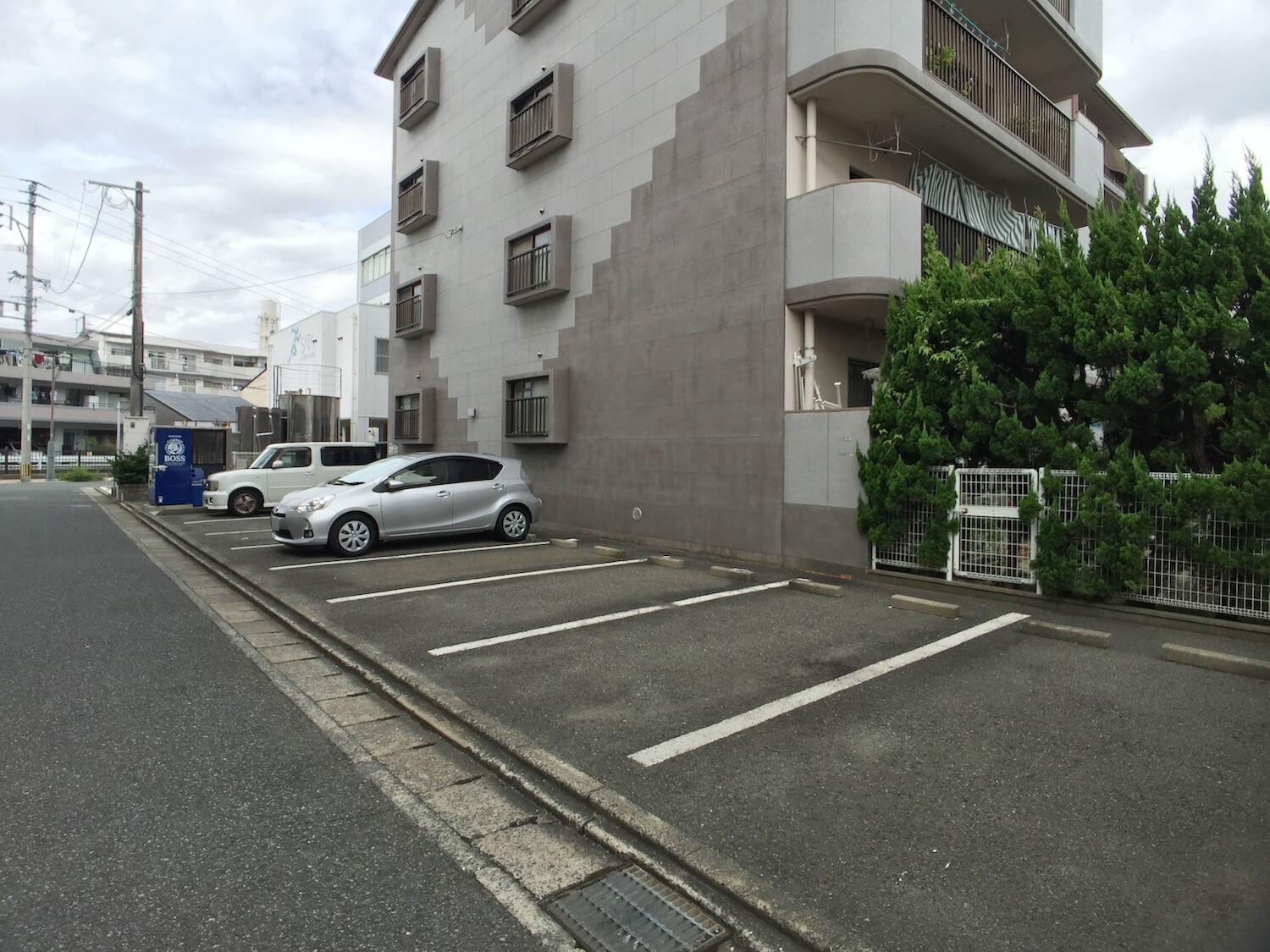 安田ハイツの外観・駐車場イメージ2枚目