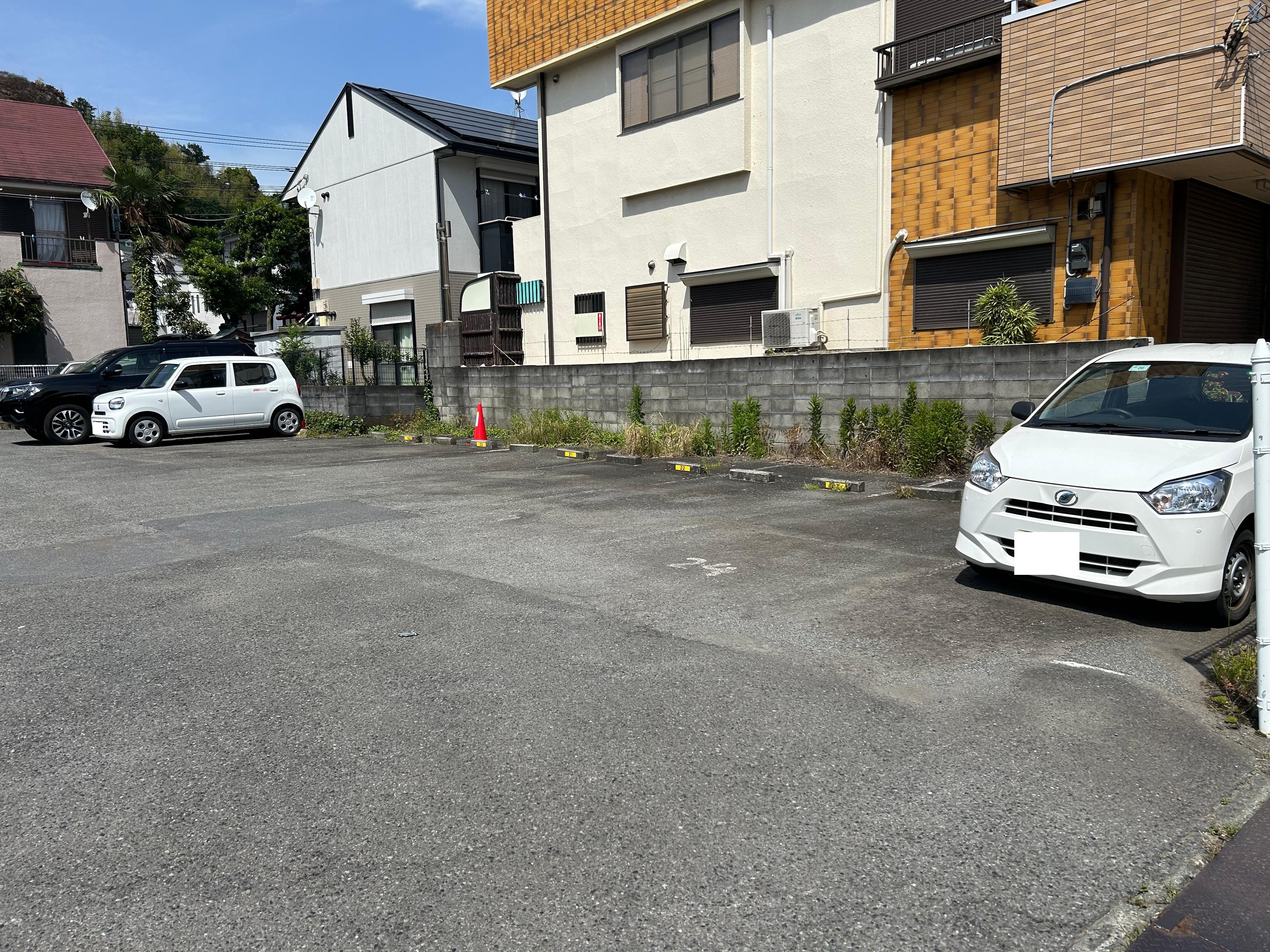 神明吉田様駐車場の外観・駐車場イメージ1枚目