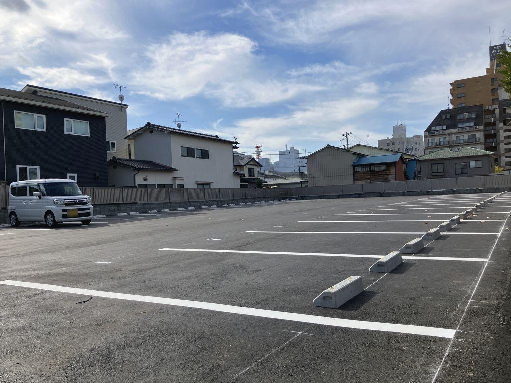 新川町11番駐車場の外観・駐車場イメージ3枚目
