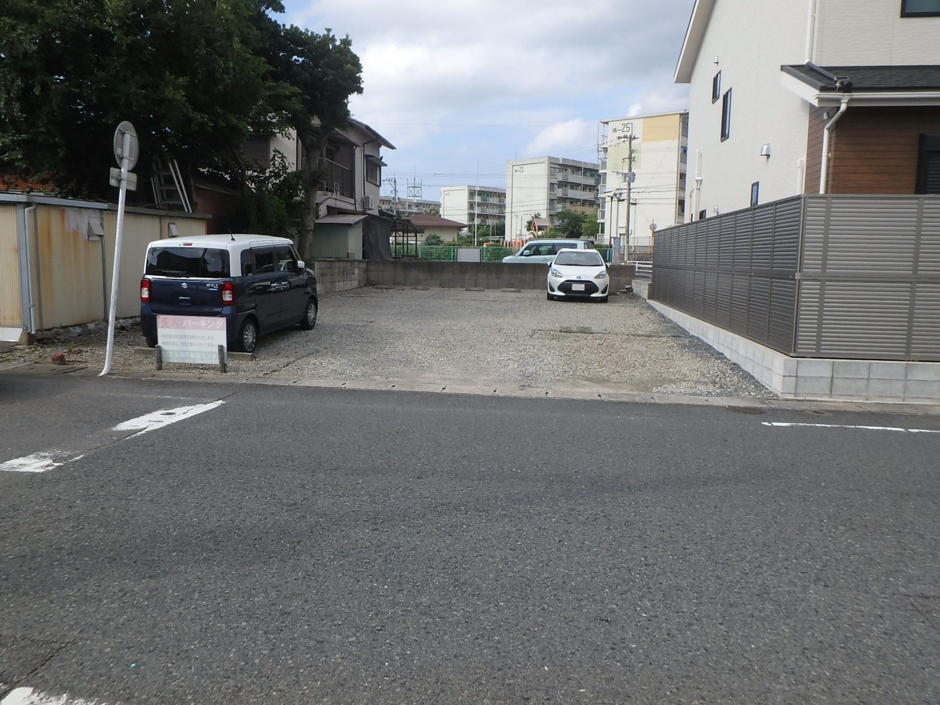 荒木パーキングの外観・駐車場イメージ1枚目