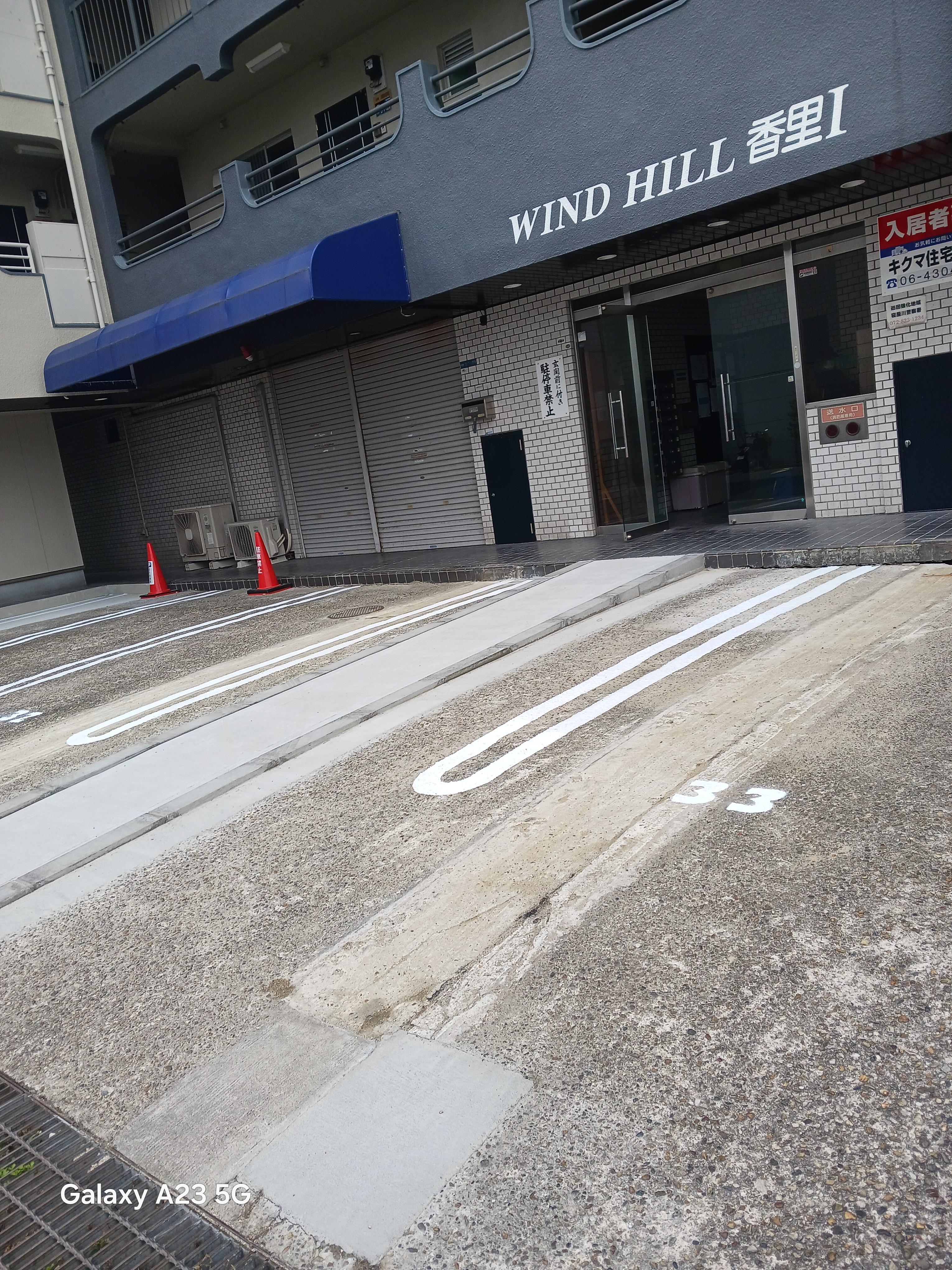 ウィンドヒル香里Ⅰの外観・駐車場イメージ1枚目