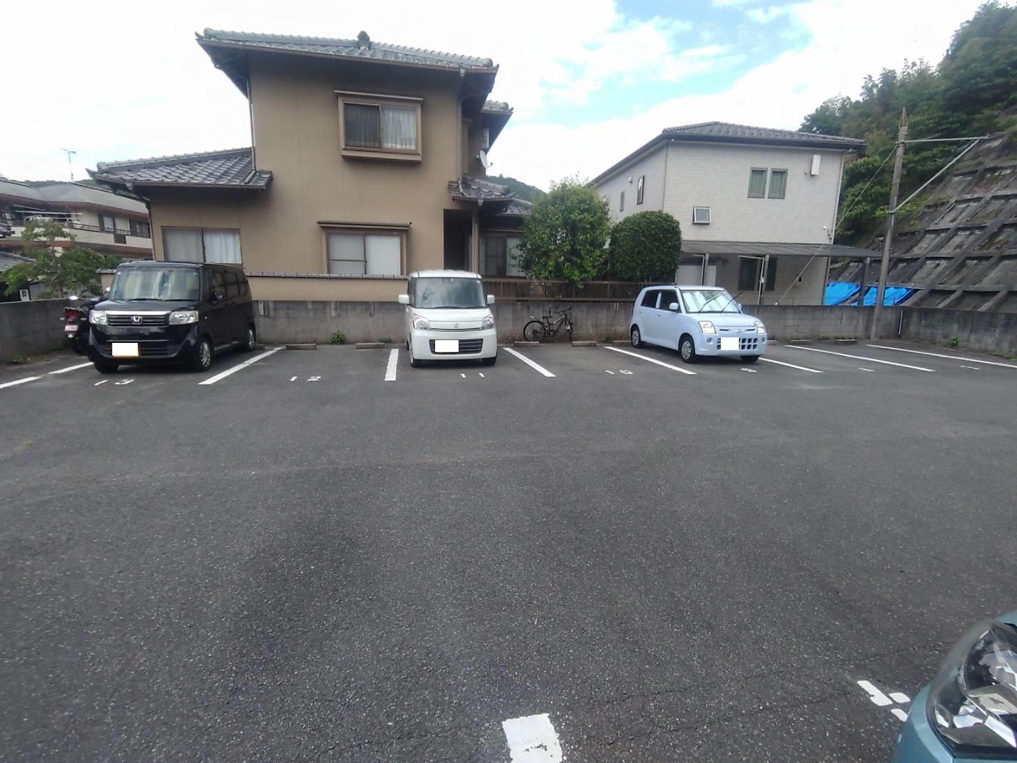 坂ガレージの外観・駐車場イメージ2枚目
