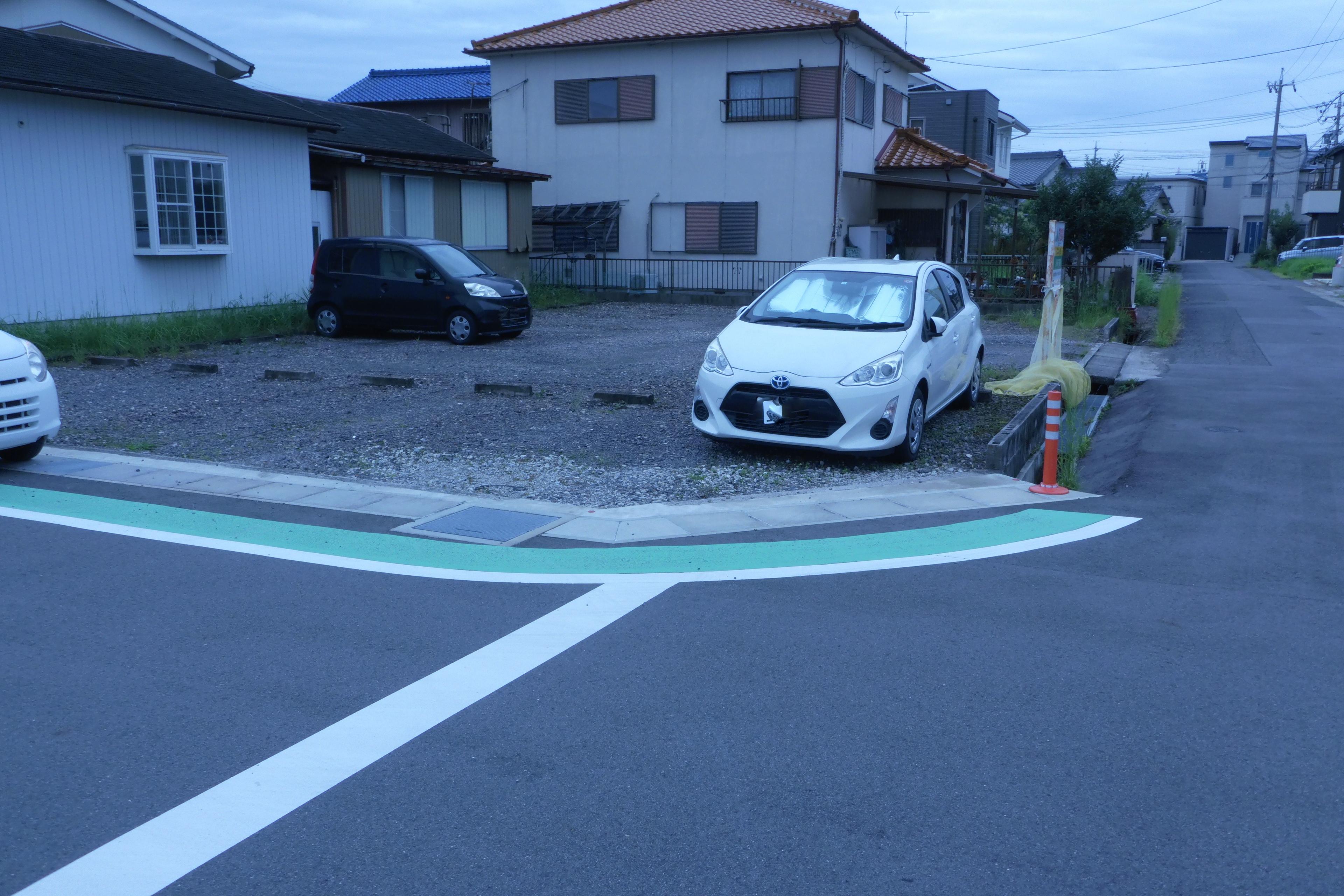 320065の外観・駐車場イメージ1枚目