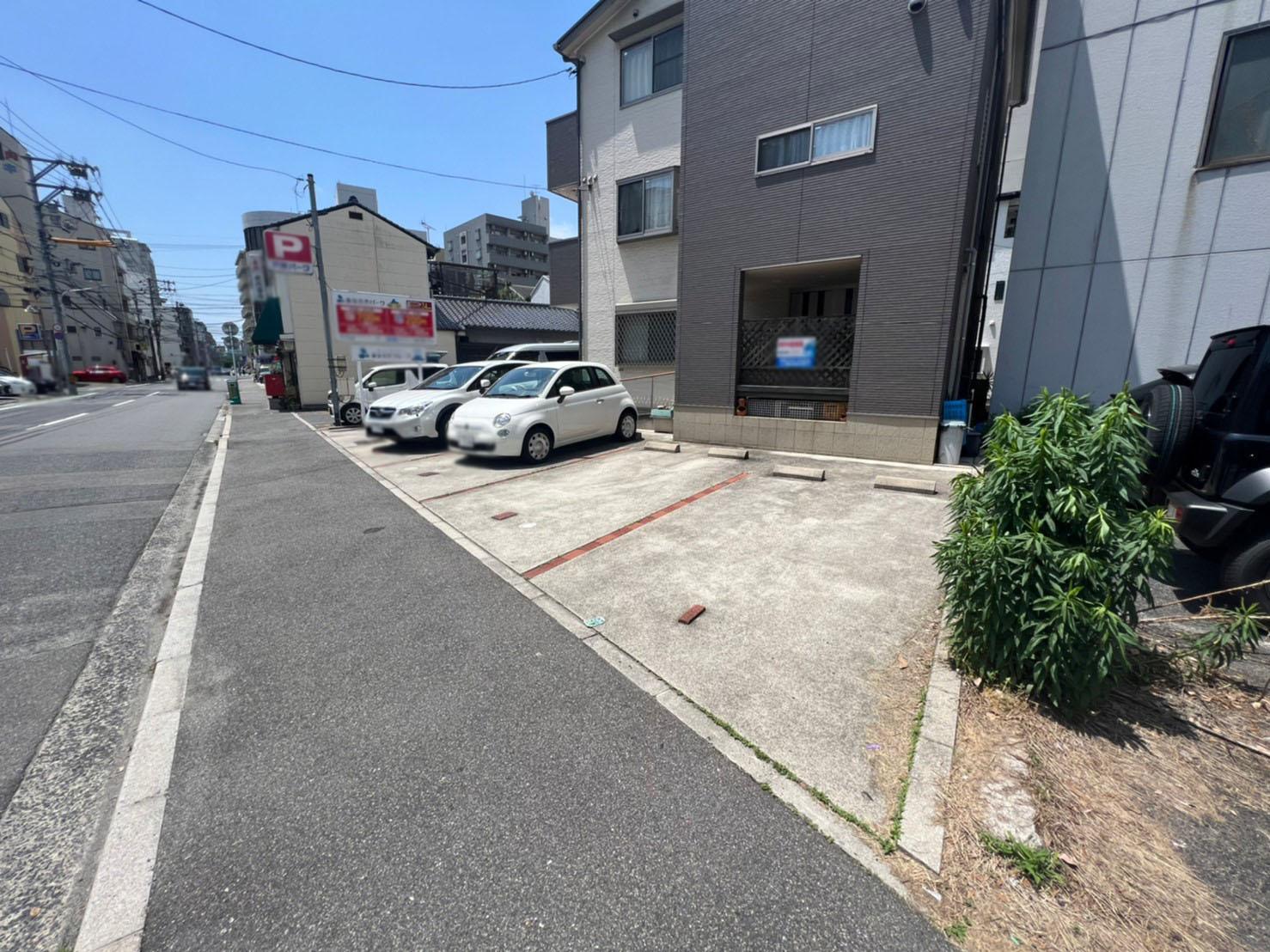 楠木ガレージ①の外観・駐車場イメージ1枚目