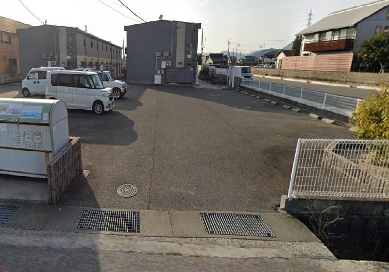 グリュ(34774)の外観・駐車場イメージ1枚目