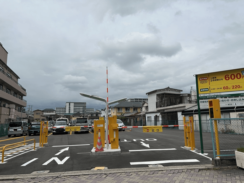 川西中央町第２の外観・駐車場イメージ1枚目