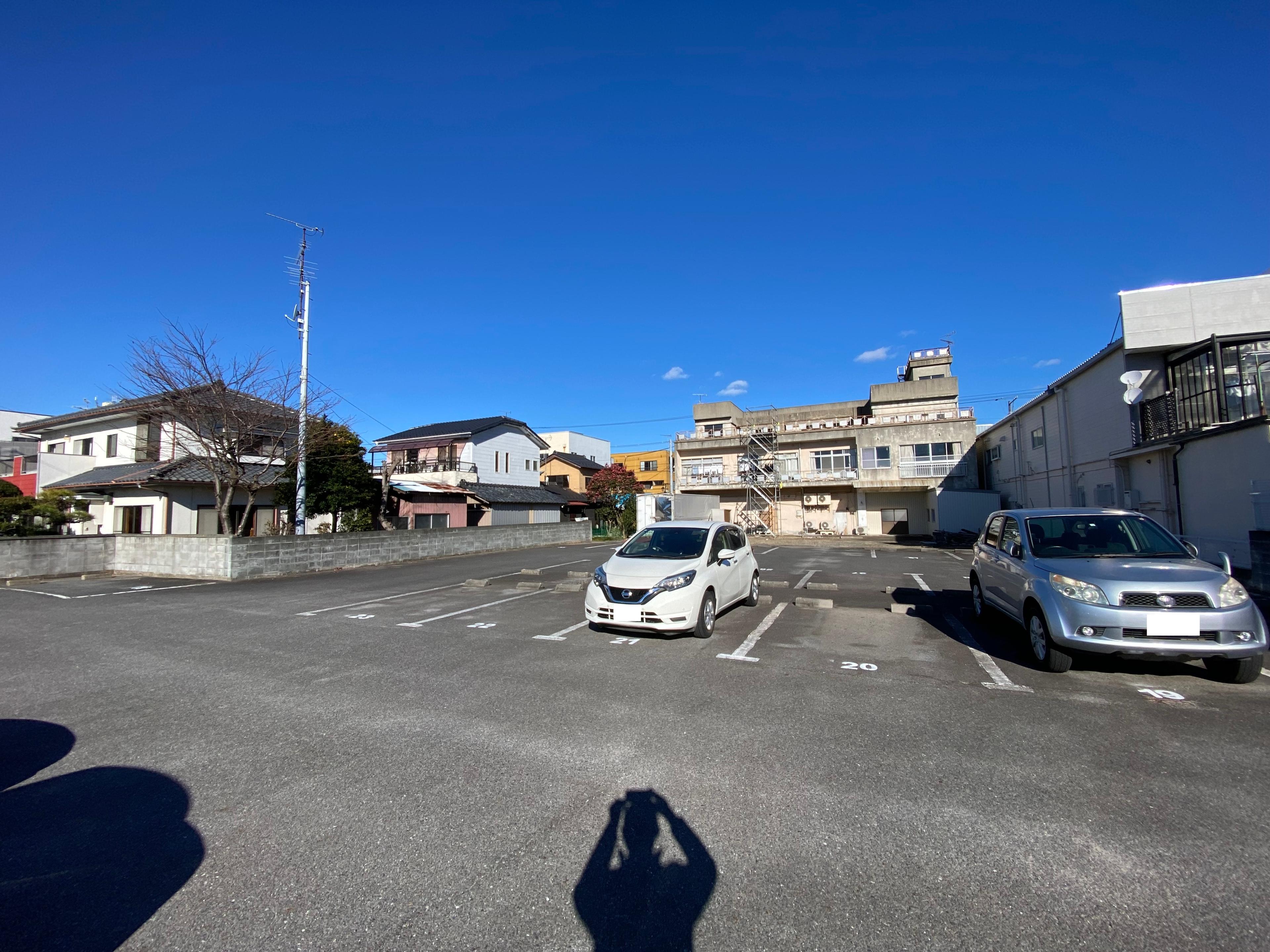 岡崎屋本店第２月極駐車場の外観・駐車場イメージ1枚目