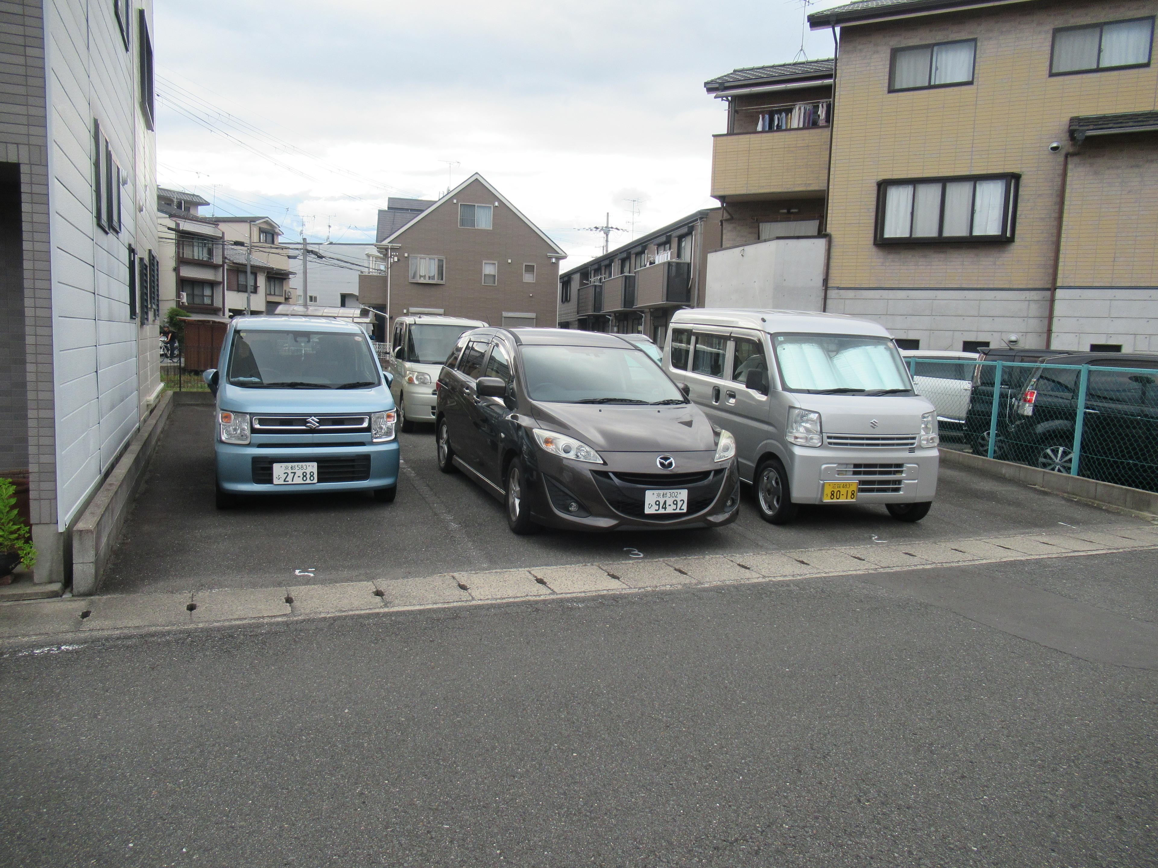 池尻ガレージの外観・駐車場イメージ1枚目