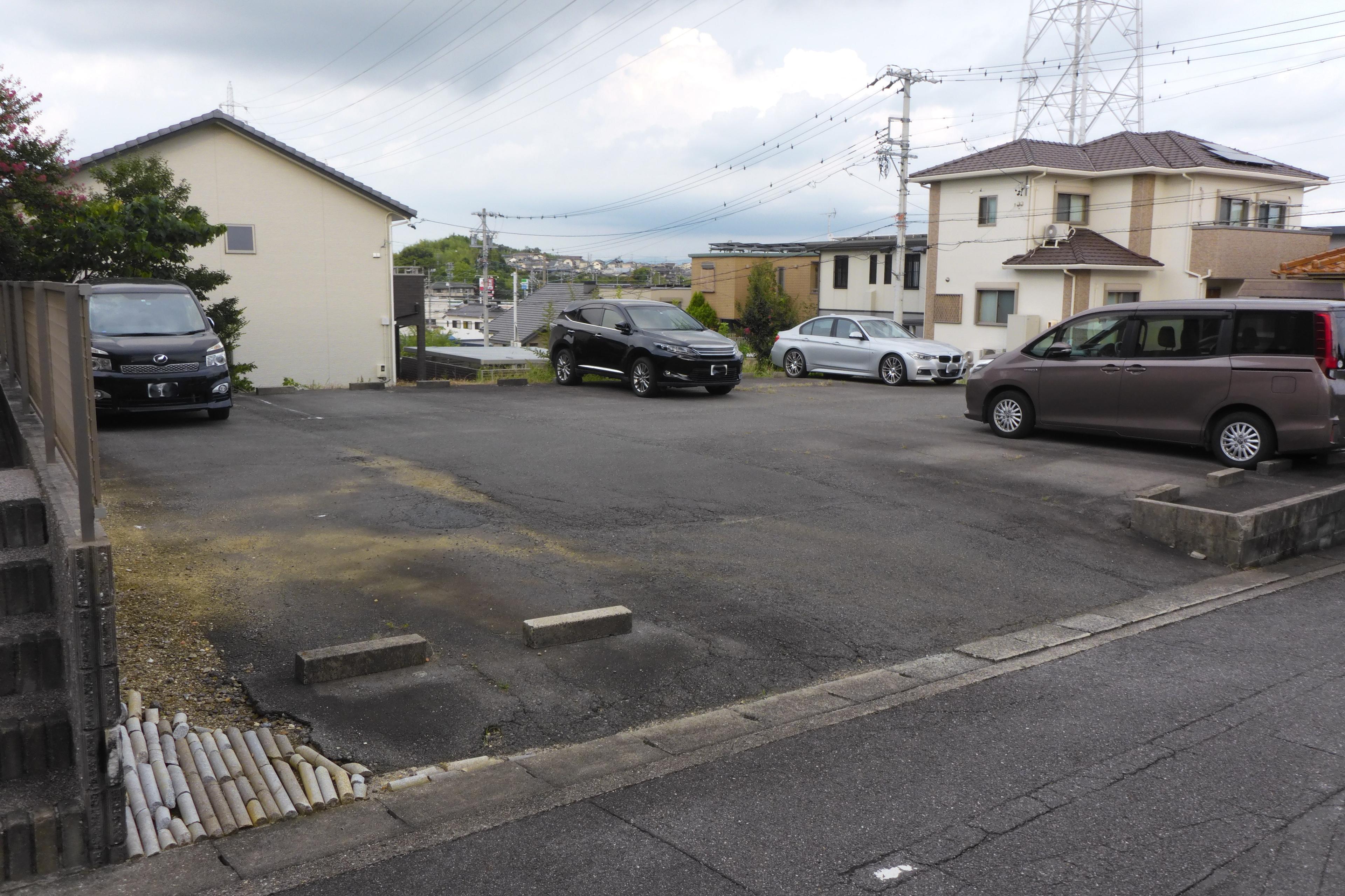 320024の外観・駐車場イメージ1枚目