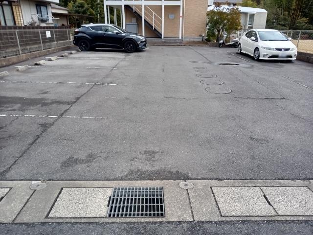 八草(41461)の外観・駐車場イメージ1枚目