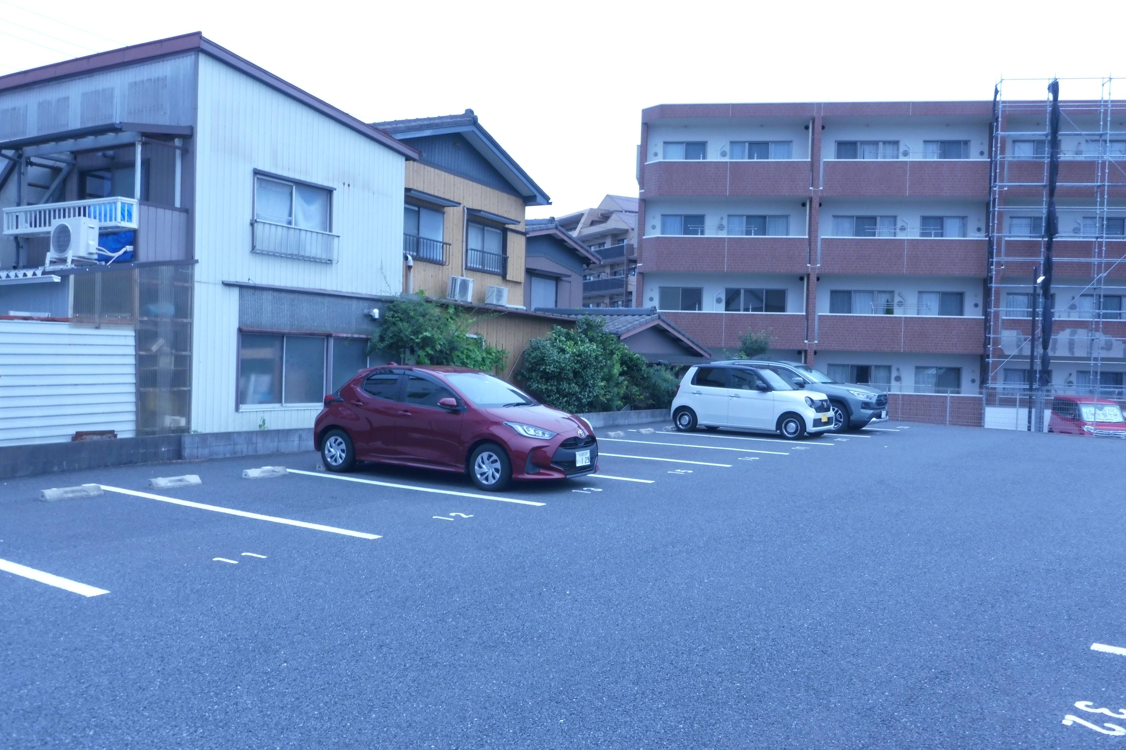 320057の外観・駐車場イメージ2枚目