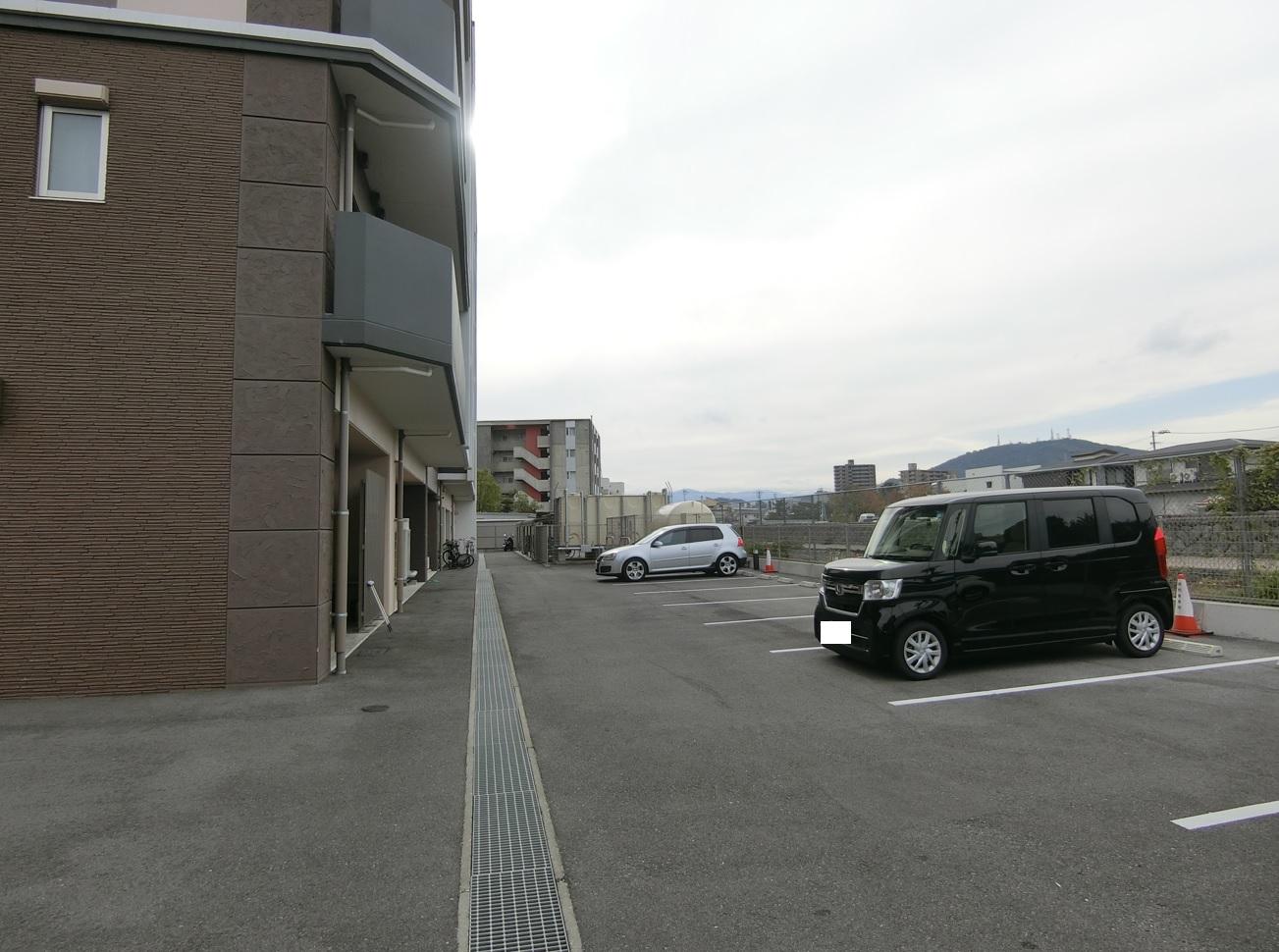 学生会館 Uni E’meal 徳島住吉（駐車場）の外観・駐車場イメージ2枚目