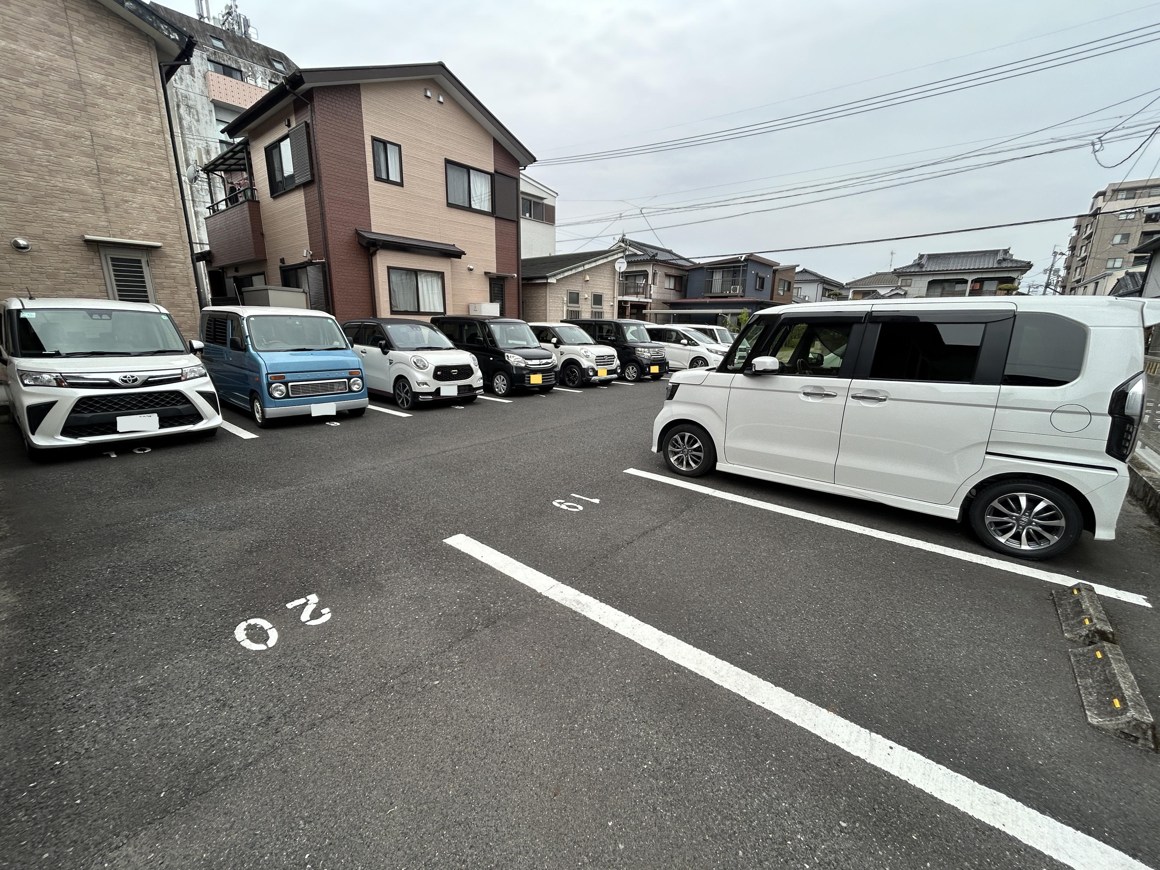 ｵｰﾄ･ｽｸｳｪｱｰ和田Ⅱの外観・駐車場イメージ1枚目