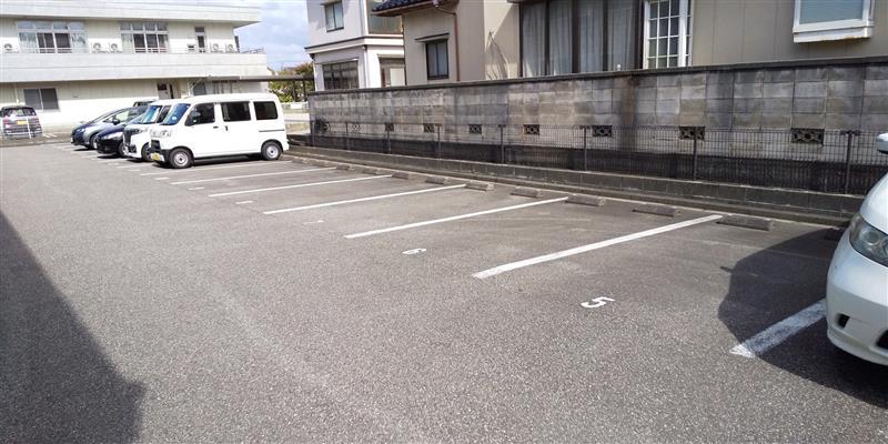 アクシス(30309)の外観・駐車場イメージ1枚目