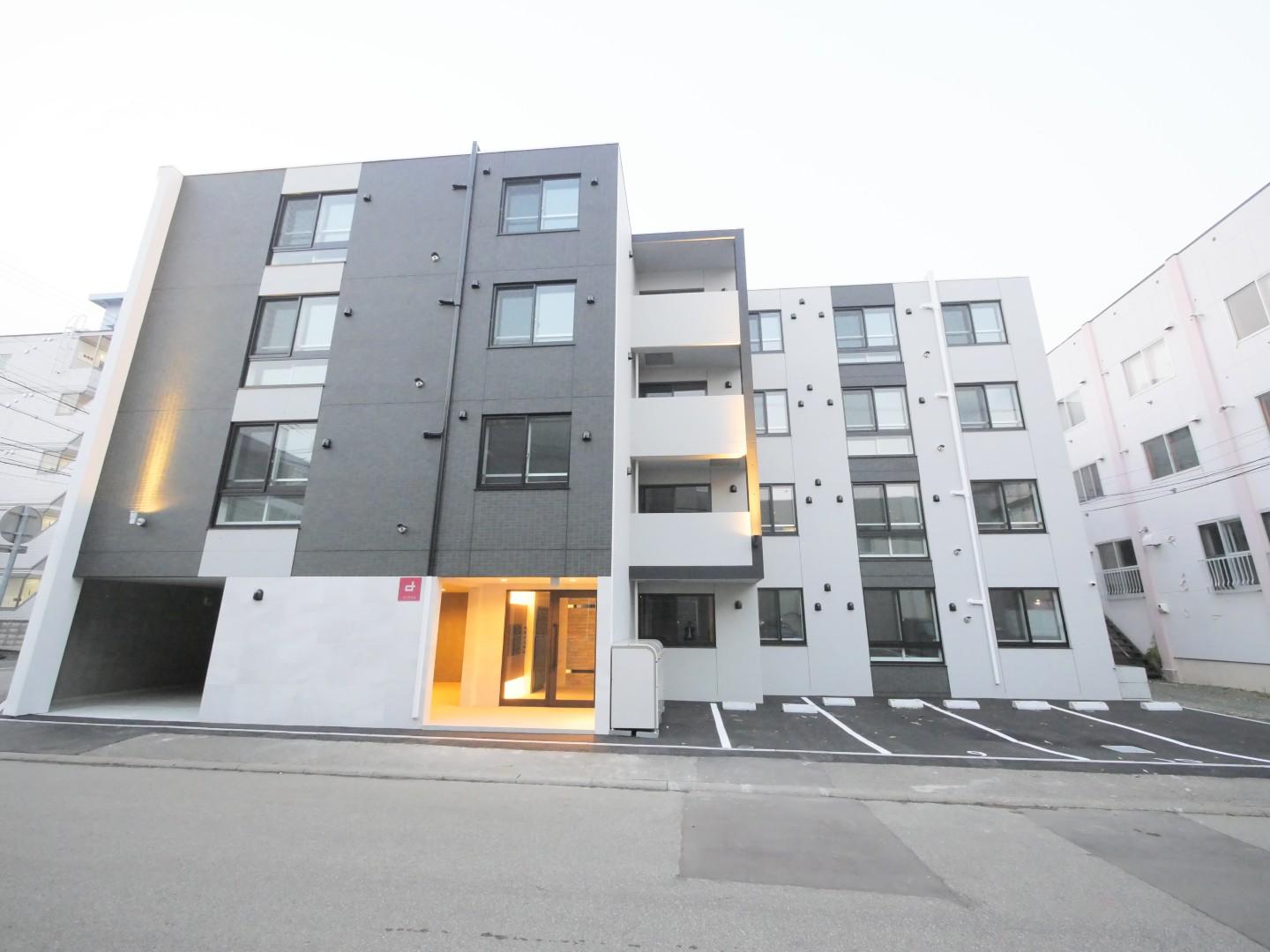 Premier ist Nakanoshimaの外観・駐車場イメージ1枚目