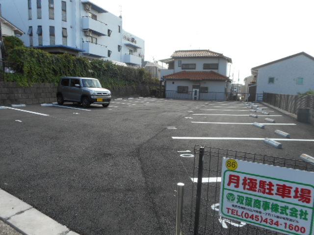 池田Ⅵ駐車場【バイク駐輪場有り】の外観・駐車場イメージ1枚目